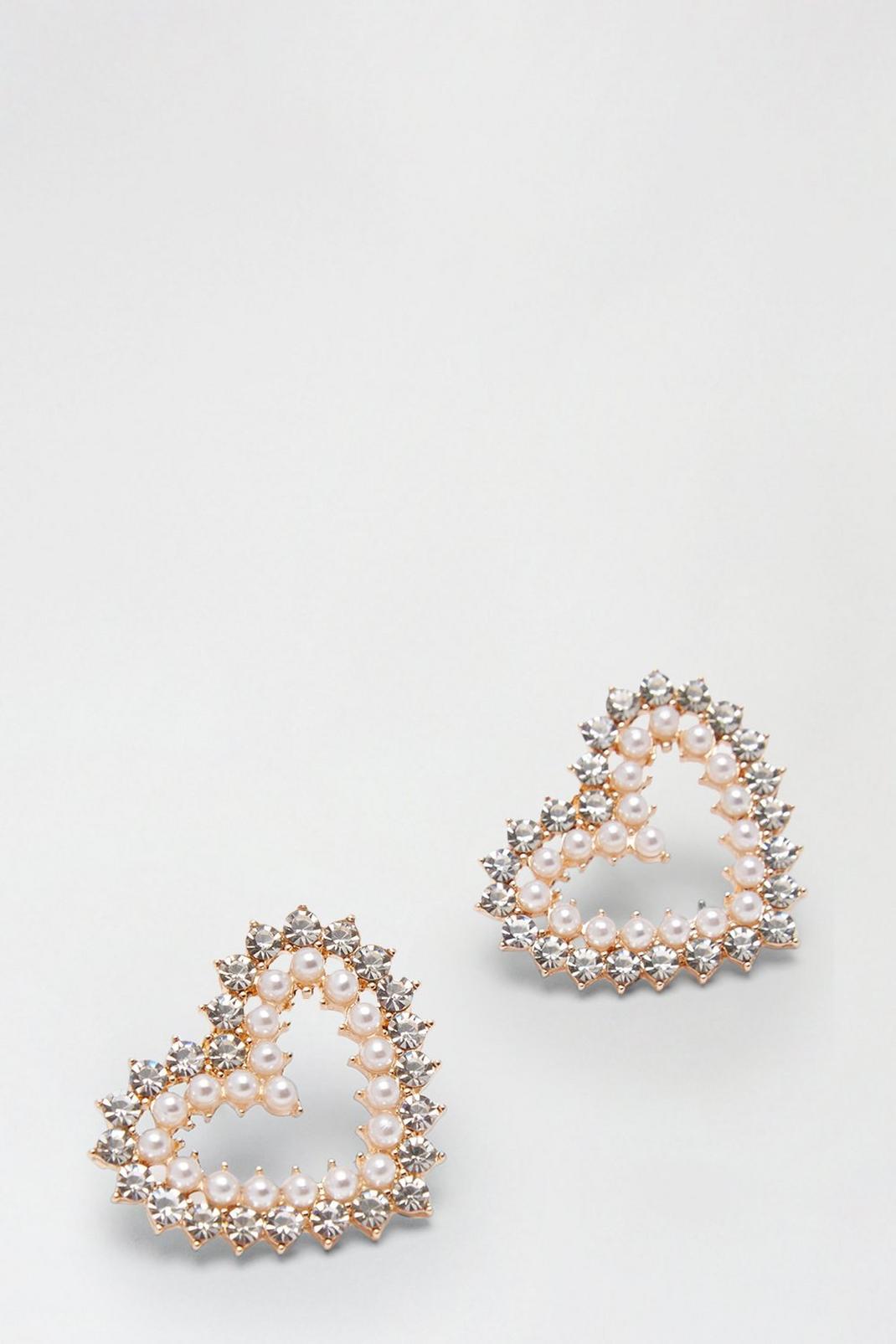 128 Gold Diamante And Pearl Heart Stud Earrings image number 2
