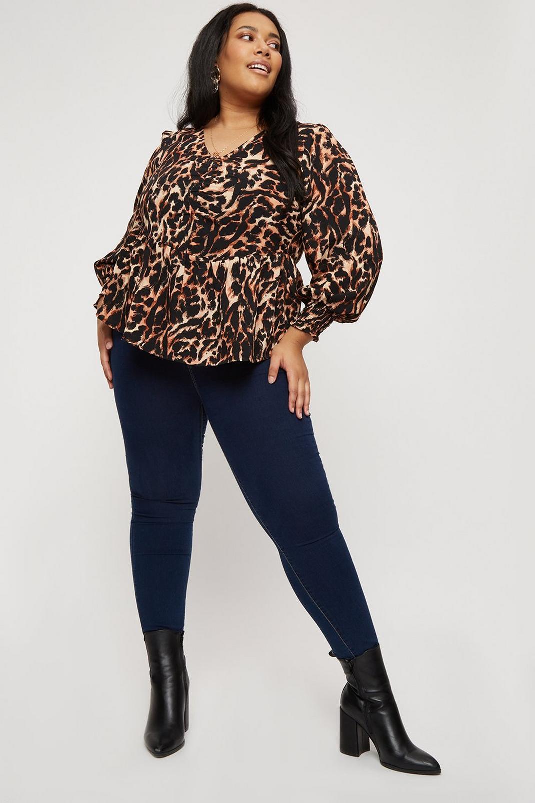 193 Curve Leopard Print Ruched Front Top image number 2