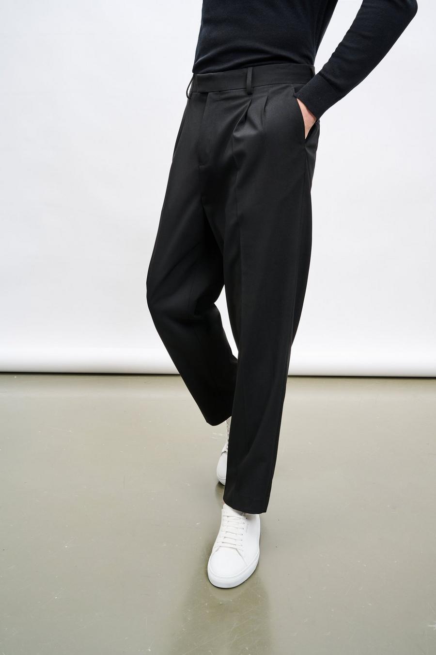 Relaxed Fit Black Pleat Trouser