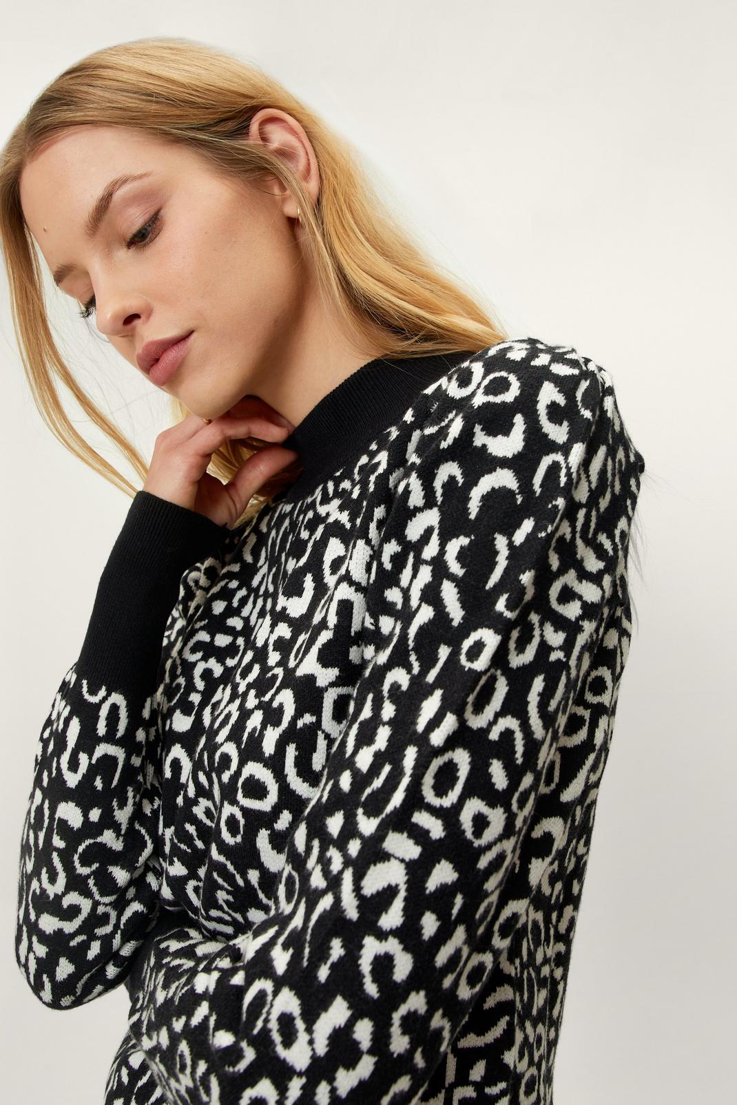 Black Contrasting Leopard Print Knitted Jumper image number 1