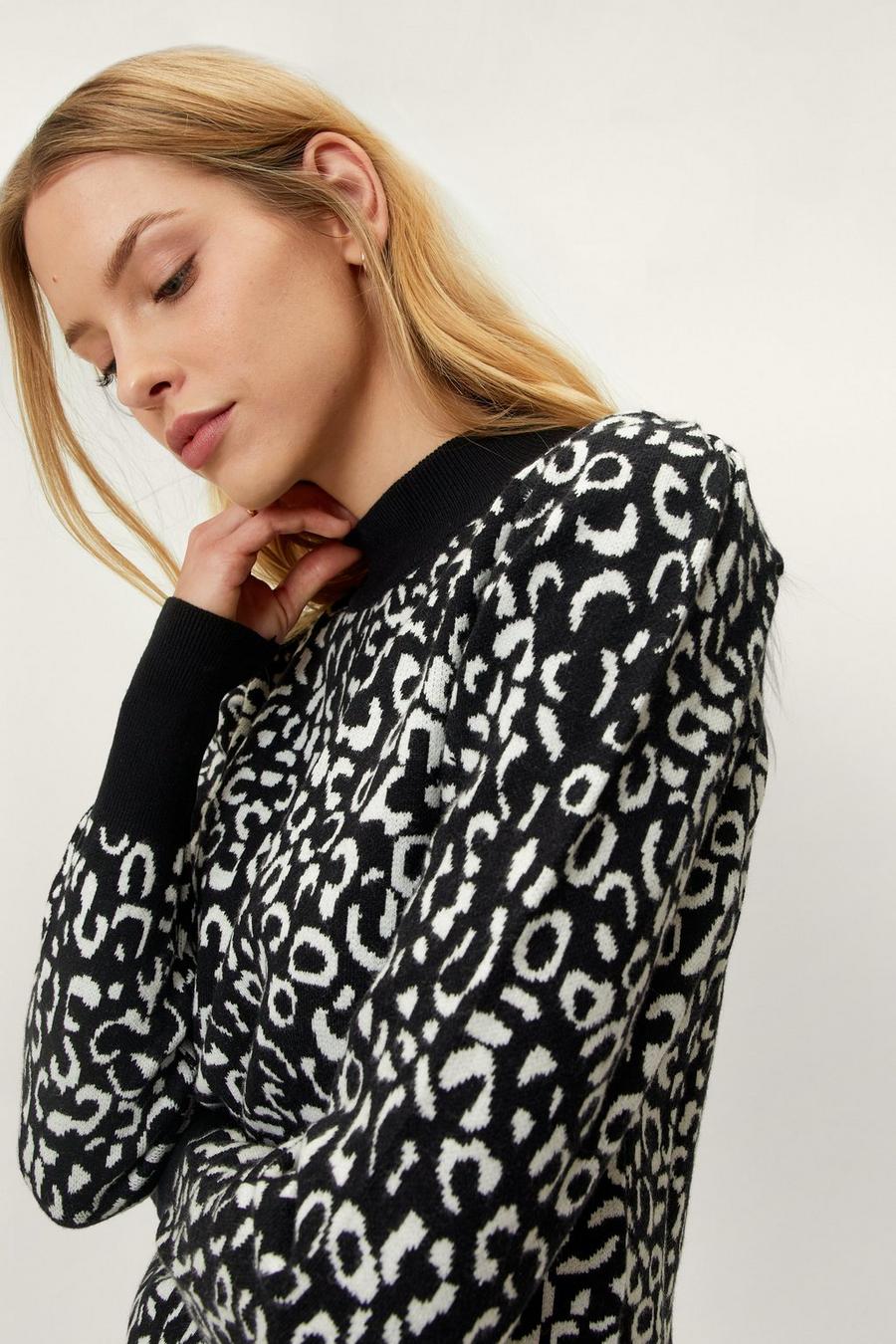 Contrasting Leopard Print Knitted Sweater