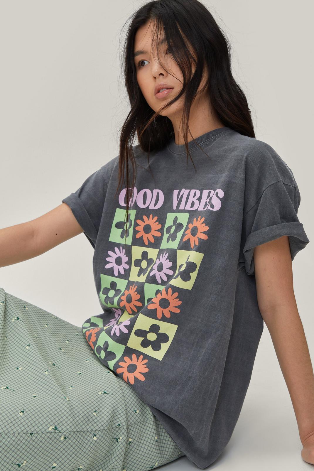 115 Good Vibes Placement Graphic Wash T-shirt image number 2