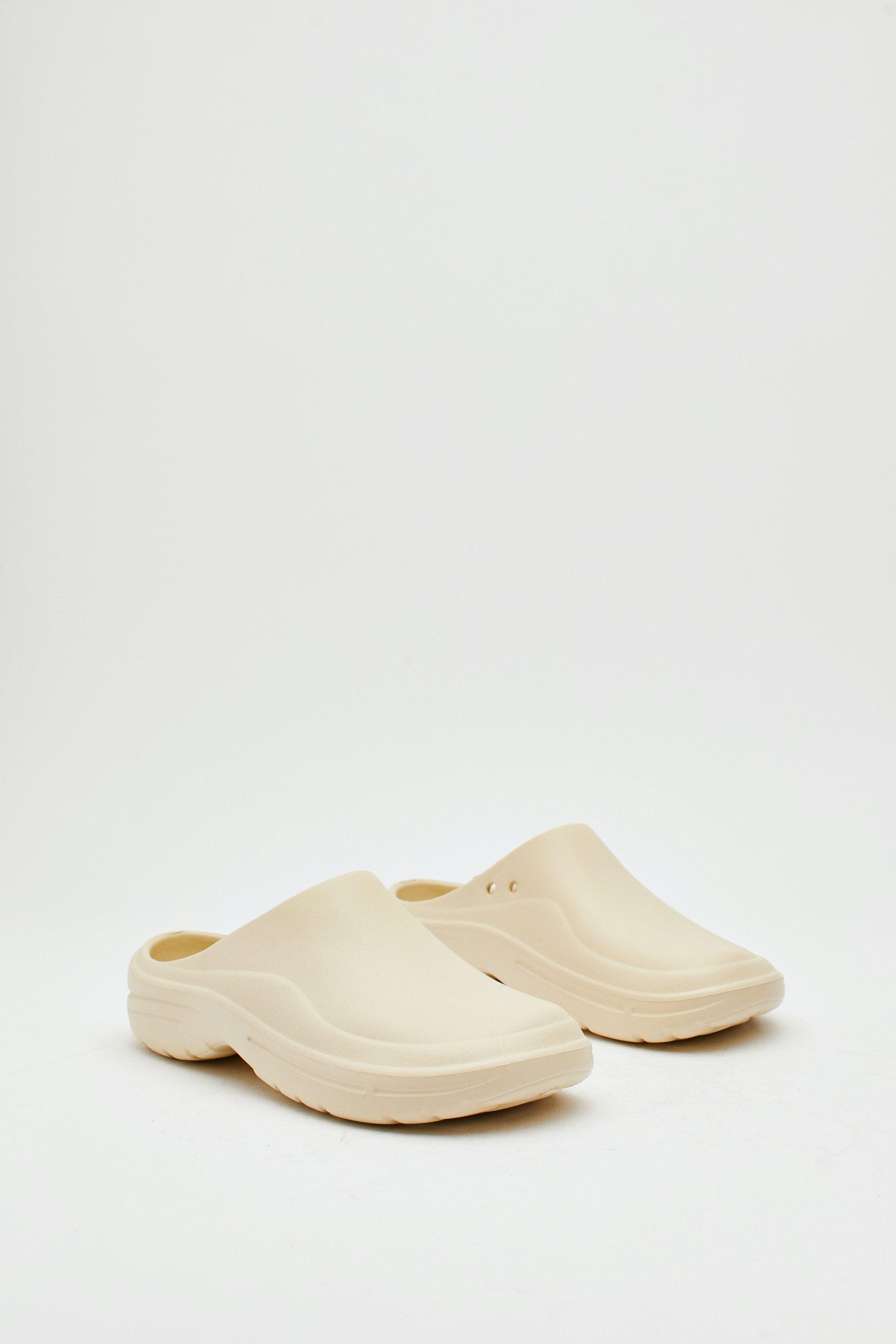 Closed Toe Rubber Cleated Sliders Nasty Gal