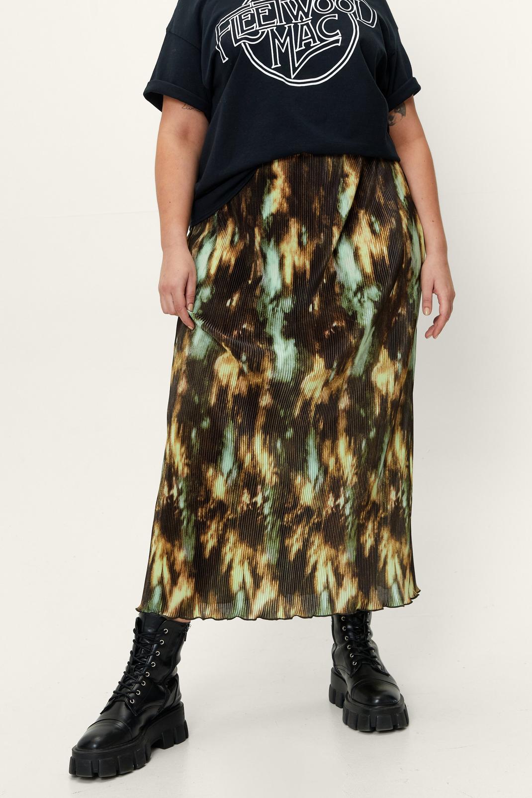 151 Plus Size Plisse Tie Dye Midi Skirt image number 2