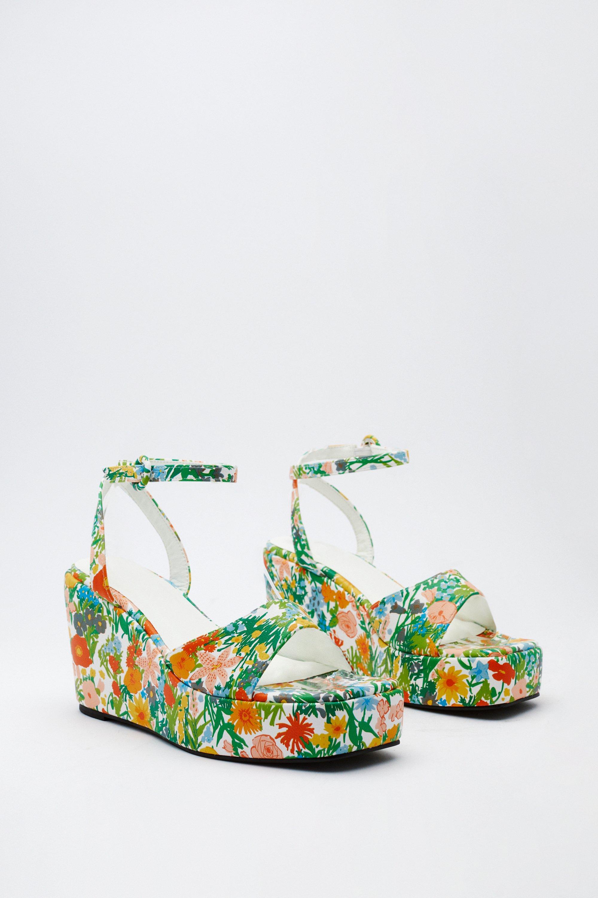  Floral Wedge Sandals