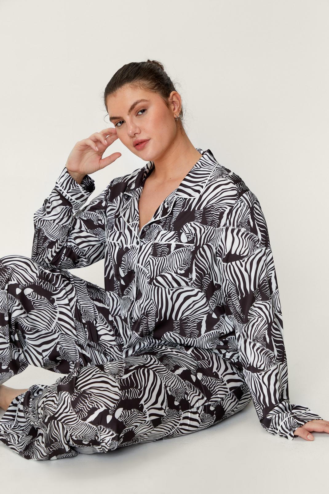 Black Plus Size Zebra Design Pyjama Set image number 1