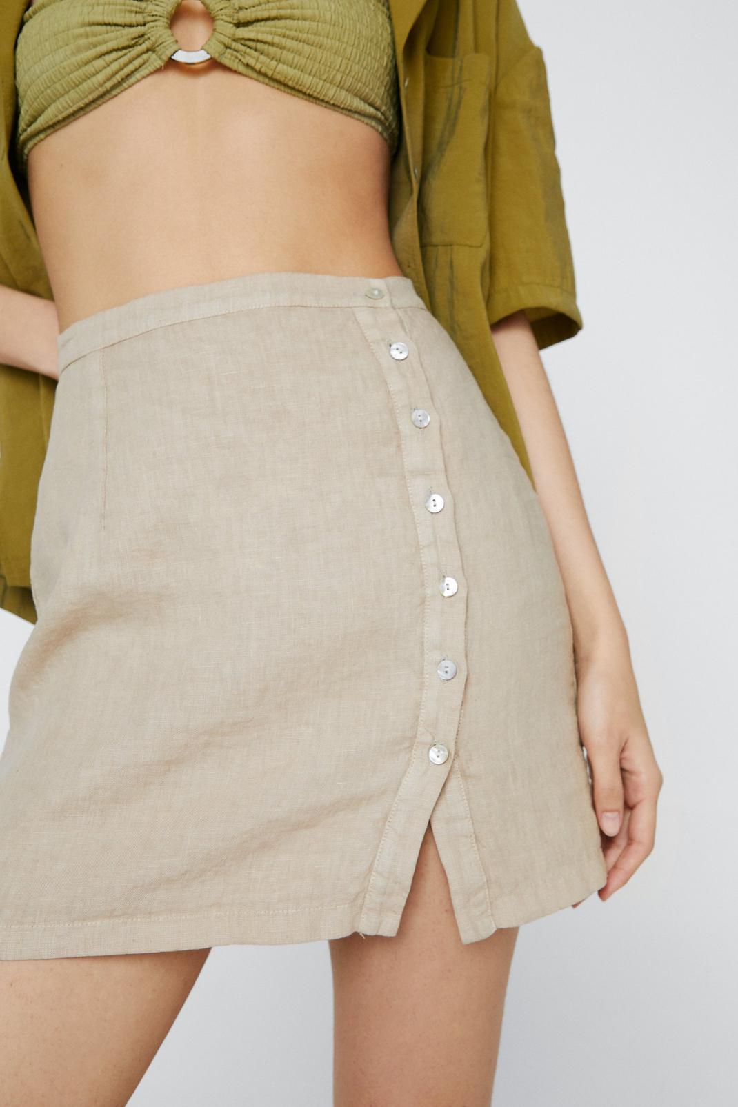 Mini-jupe en lin avec boutonnière asymétrique, Beige image number 1