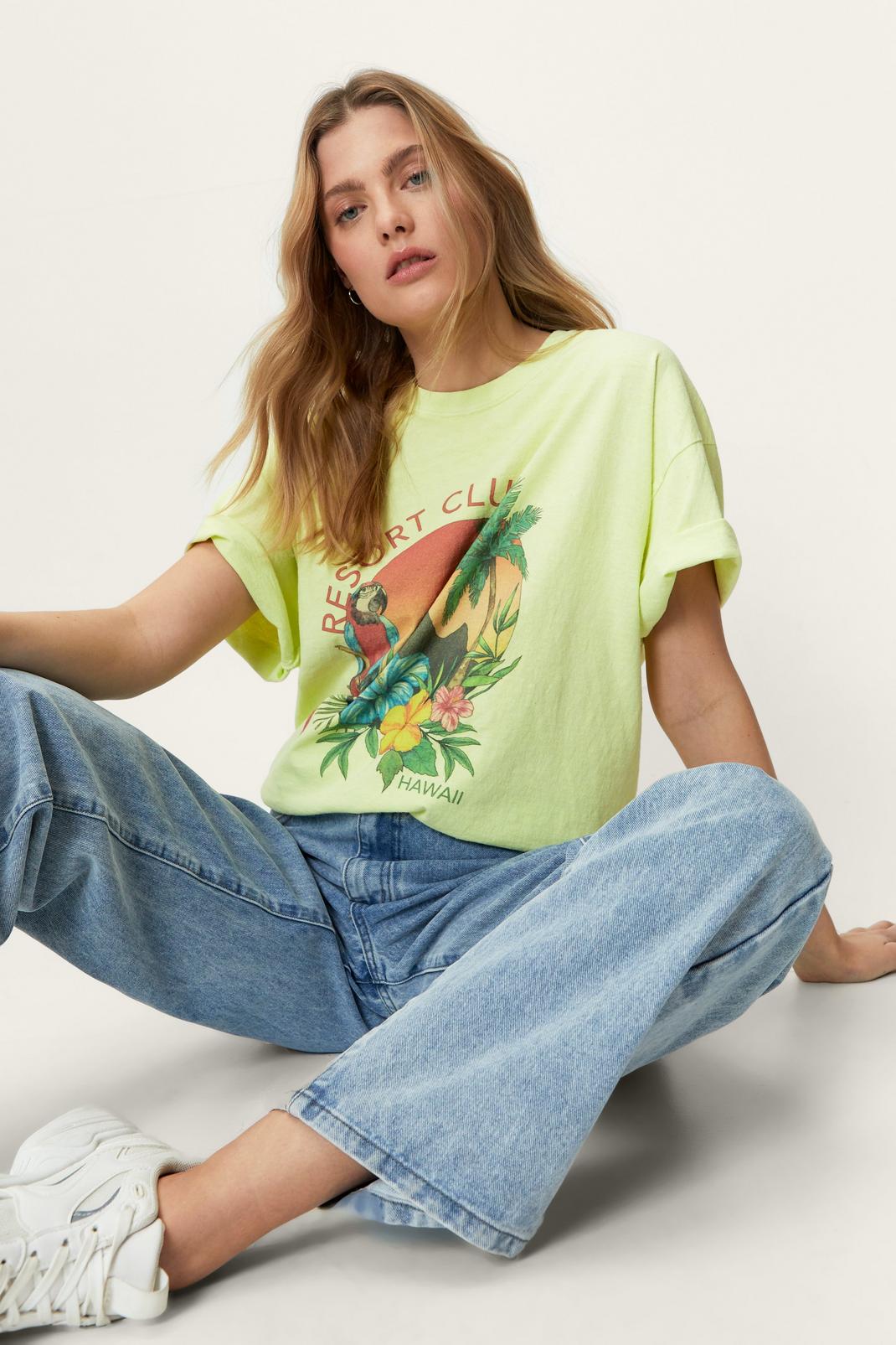 Lime Resort Club Cropped Graphic T-Shirt image number 1