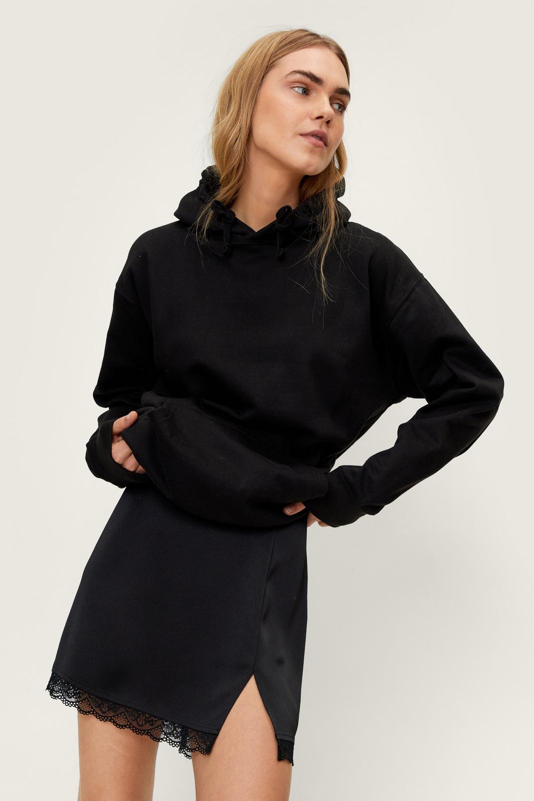Black Relaxed Oversized Front Pocket Hoodie image number 1