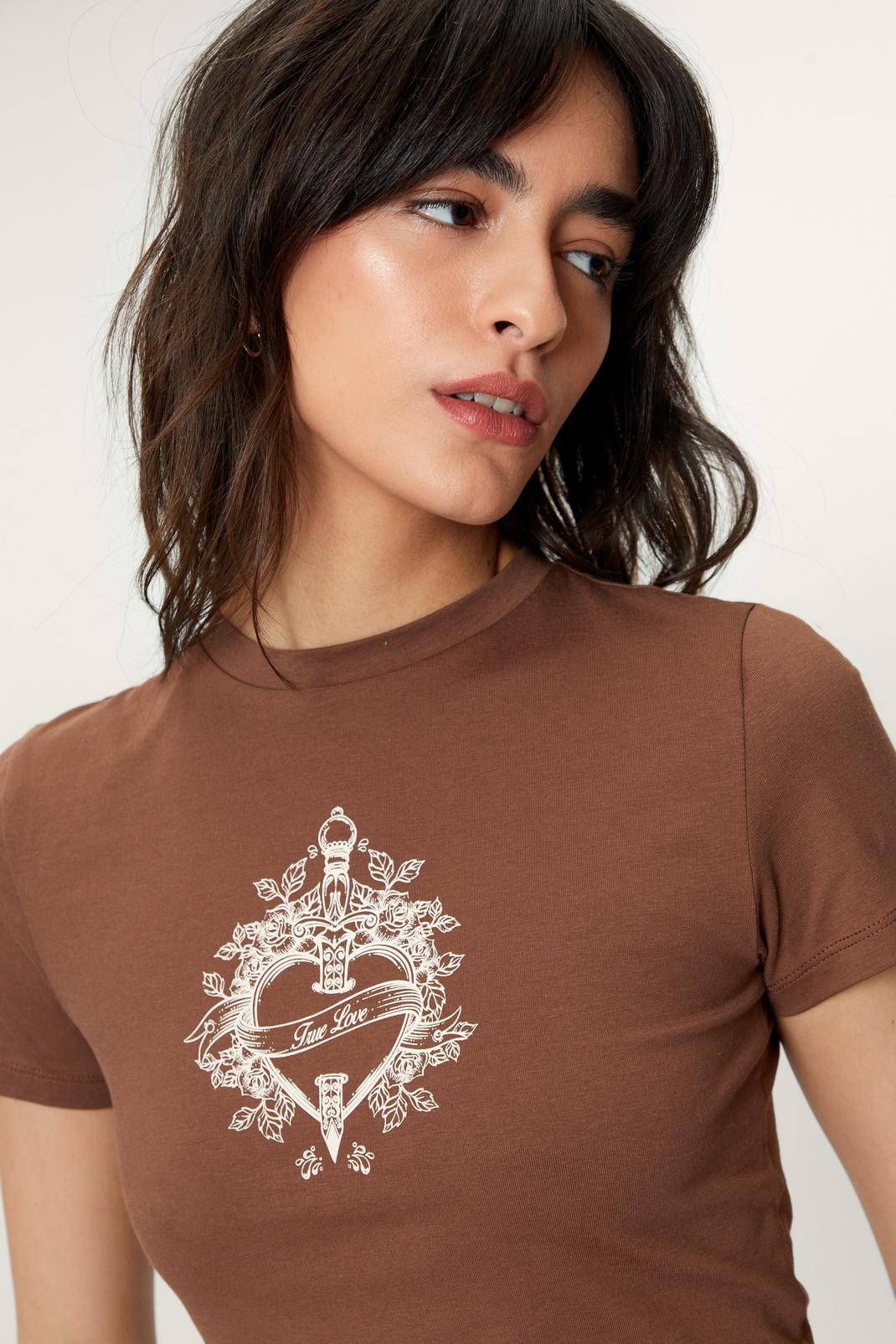 T-shirt court à imprimé graphique True Love, Chocolate image number 1