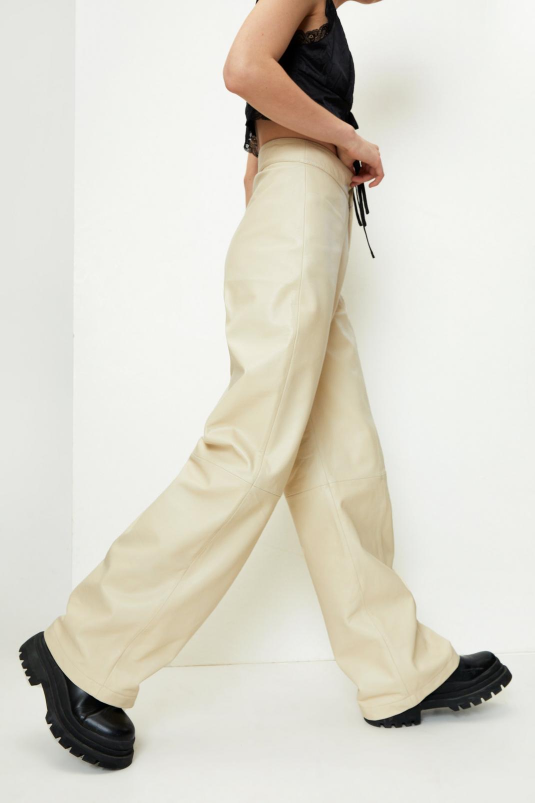 Pantalon ample en cuir à coutures contrastées, Ecru image number 1