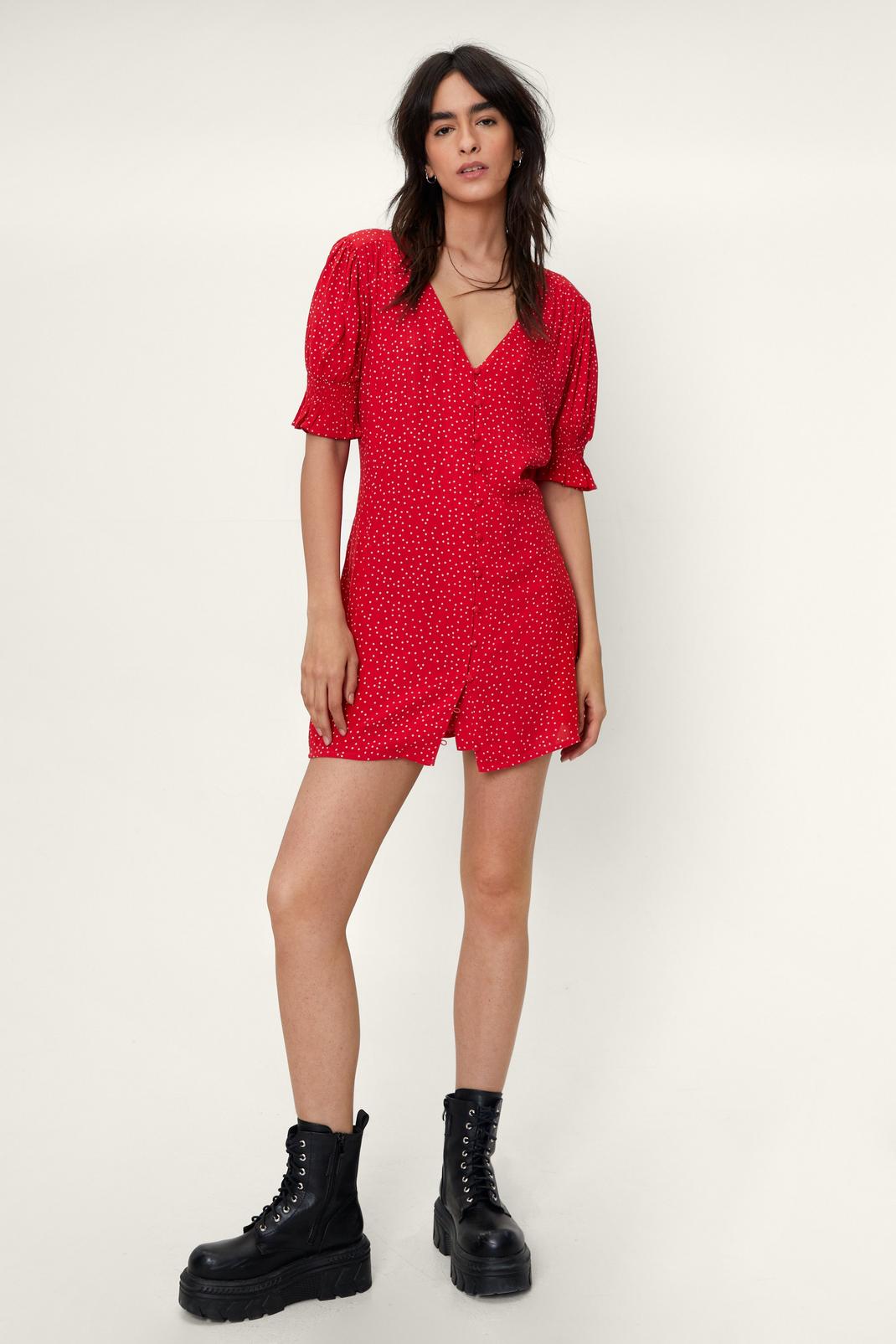 Mini-robe à pois avec boutons sur le devant, Red image number 1