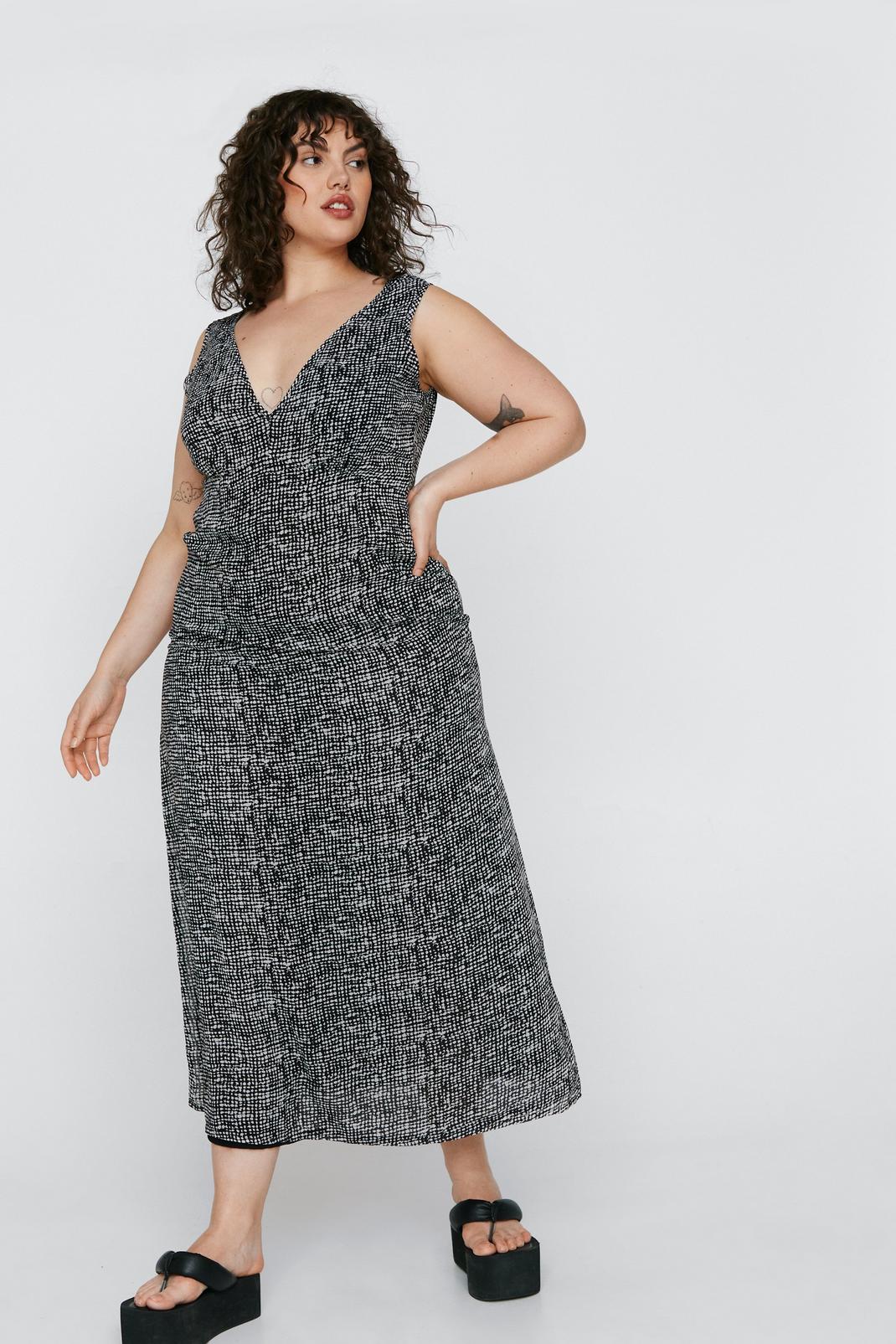 Black Plus Size Abstract Plunge Maxi Dress image number 1