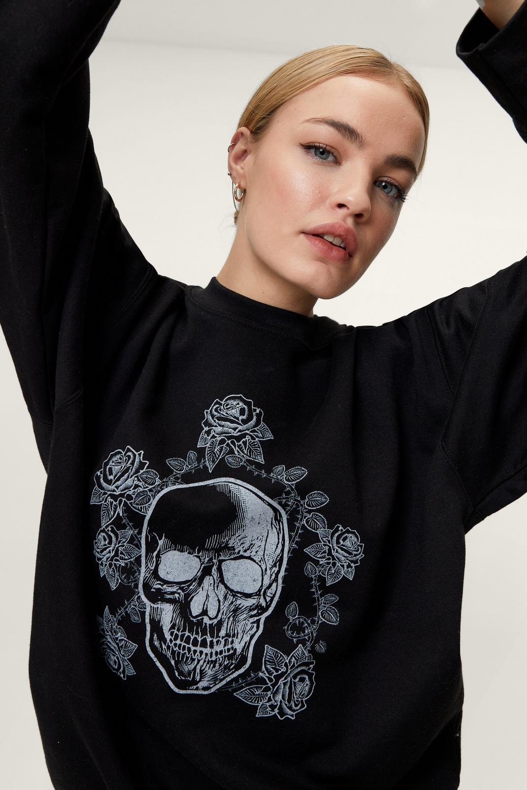 Black Skull Graphic Long Sleeve Sweatshirt image number 1