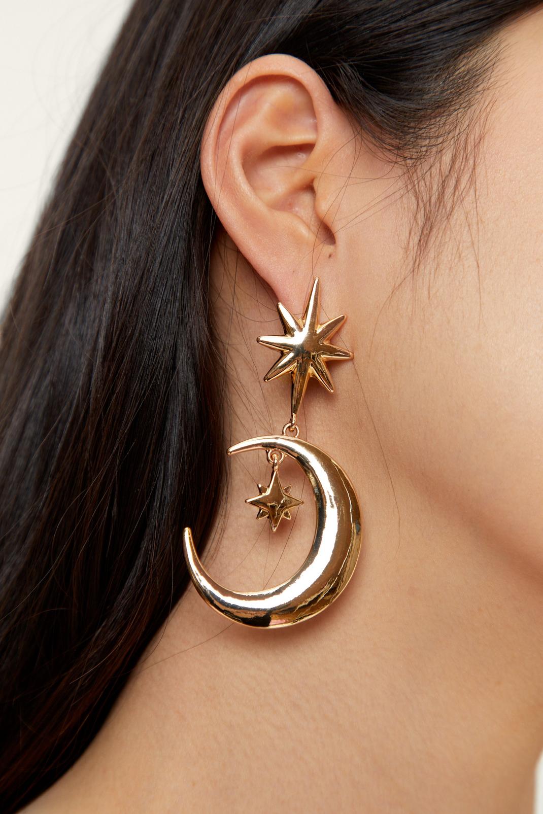 Boucles d'oreilles recyclées pendantes avec pendentifs lune et étoile, Gold image number 1