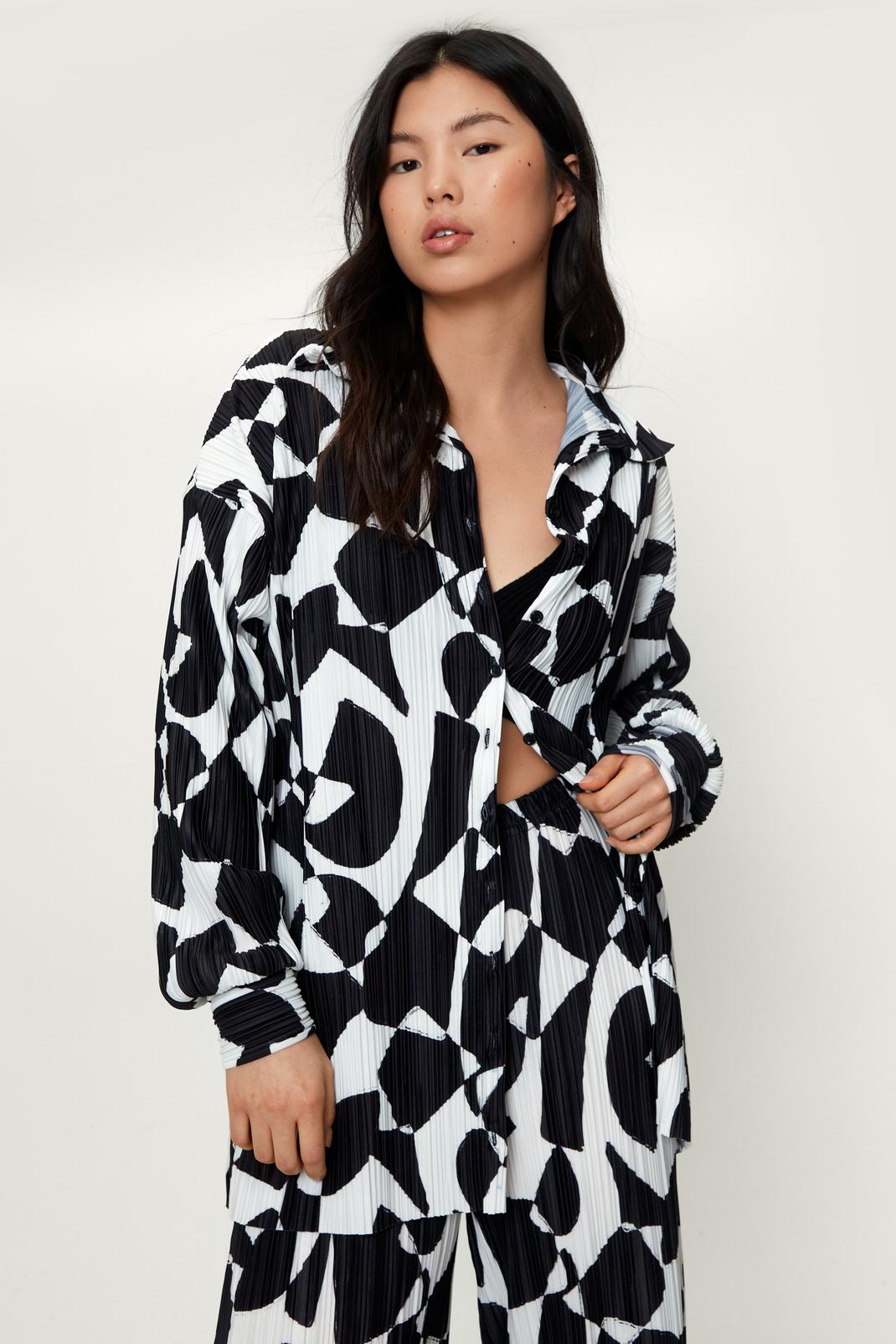 Plisse Monochrome Abstract Oversized Shirt image number 1