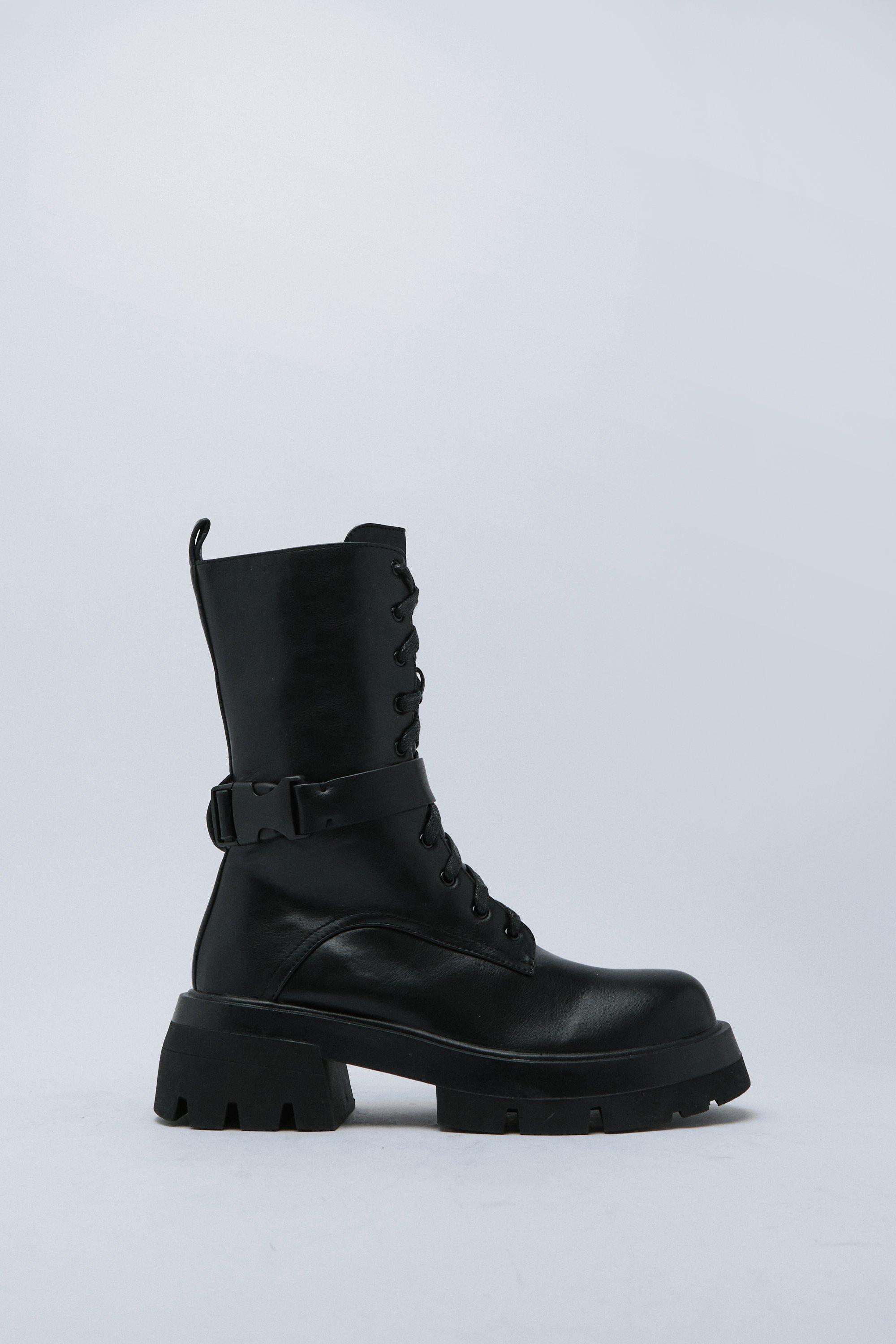 Sur-bottes noire simili cuir lacets et lanière cloutée adulte :  Deguise-toi, achat de Accessoires