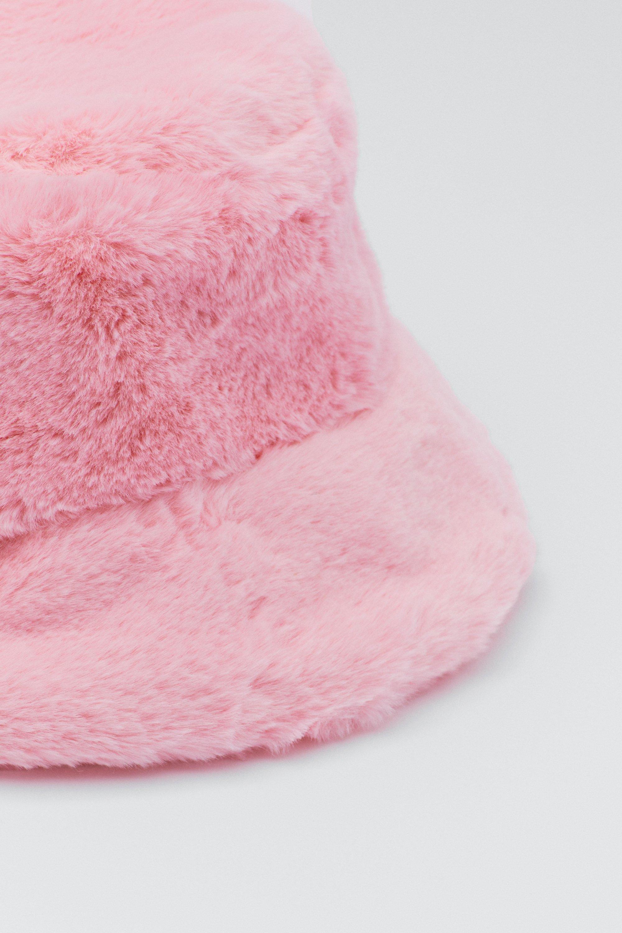 Pieces exclusive faux fur bucket hat in bright pink