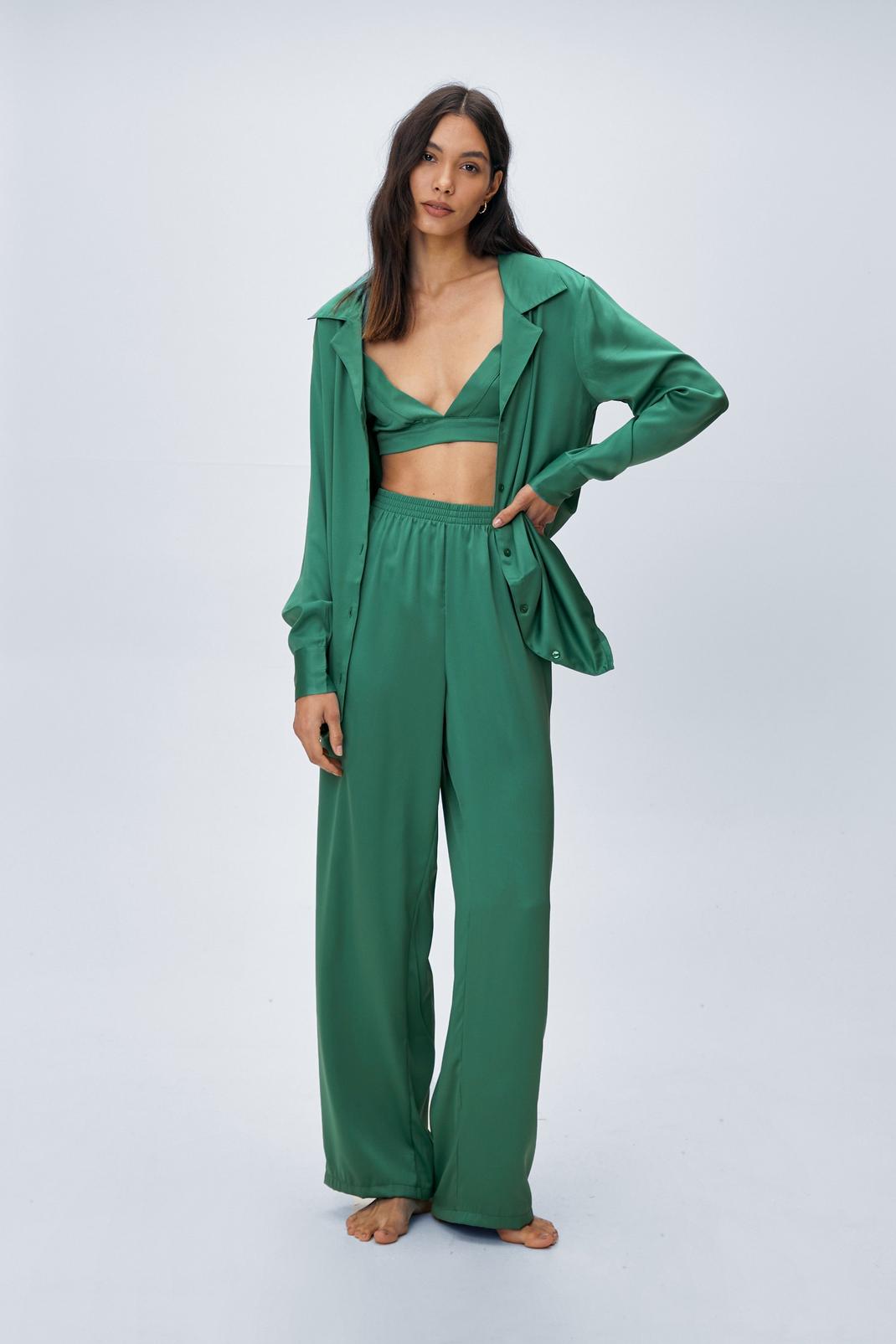 Pyjama recyclé satiné 3 pièces avec bralette, chemisier et pantalon, Emerald image number 1