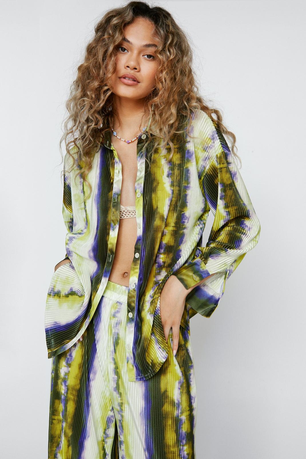 Olive Abstract Print Plisse Long Sleeves Shirt image number 1