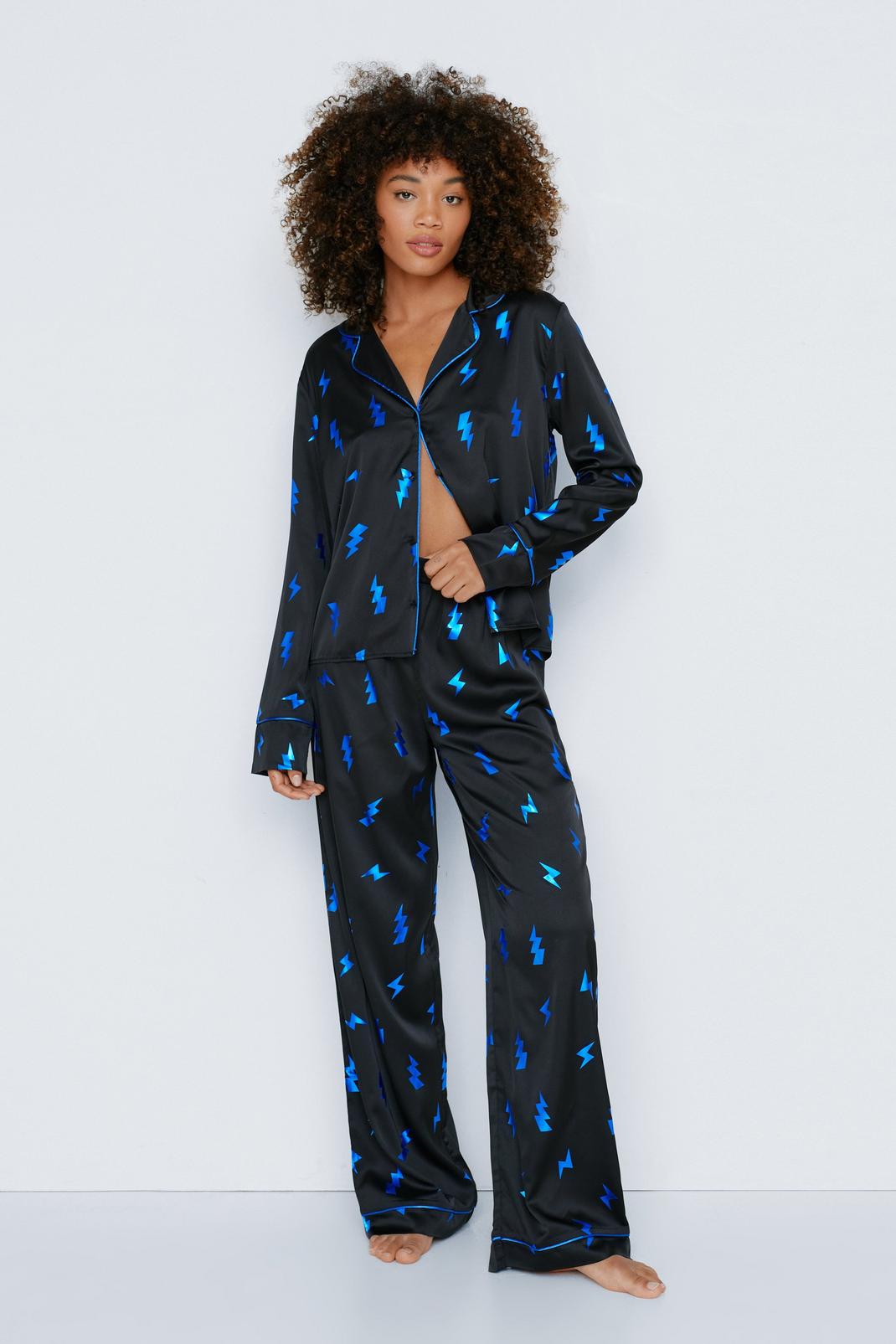 Pyjama satiné imprimé avec chemisier et pantalon, Black image number 1