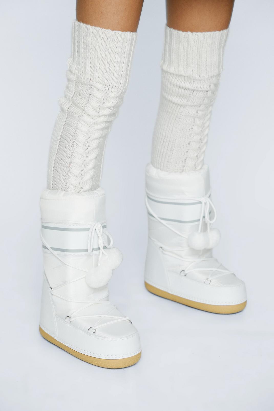 https://media.nastygal.com/i/nastygal/bgg09381_white_xl/female-white-lace-up-pom-pom-snow-boots/?w=1070&qlt=default&fmt.jp2.qlt=70&fmt=auto&sm=fit