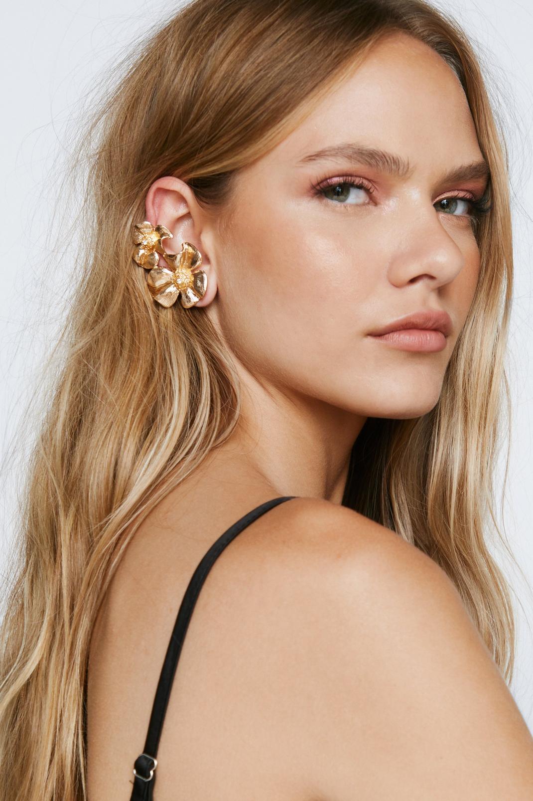 Boucles d'oreilles recyclées en forme de fleur, Gold image number 1