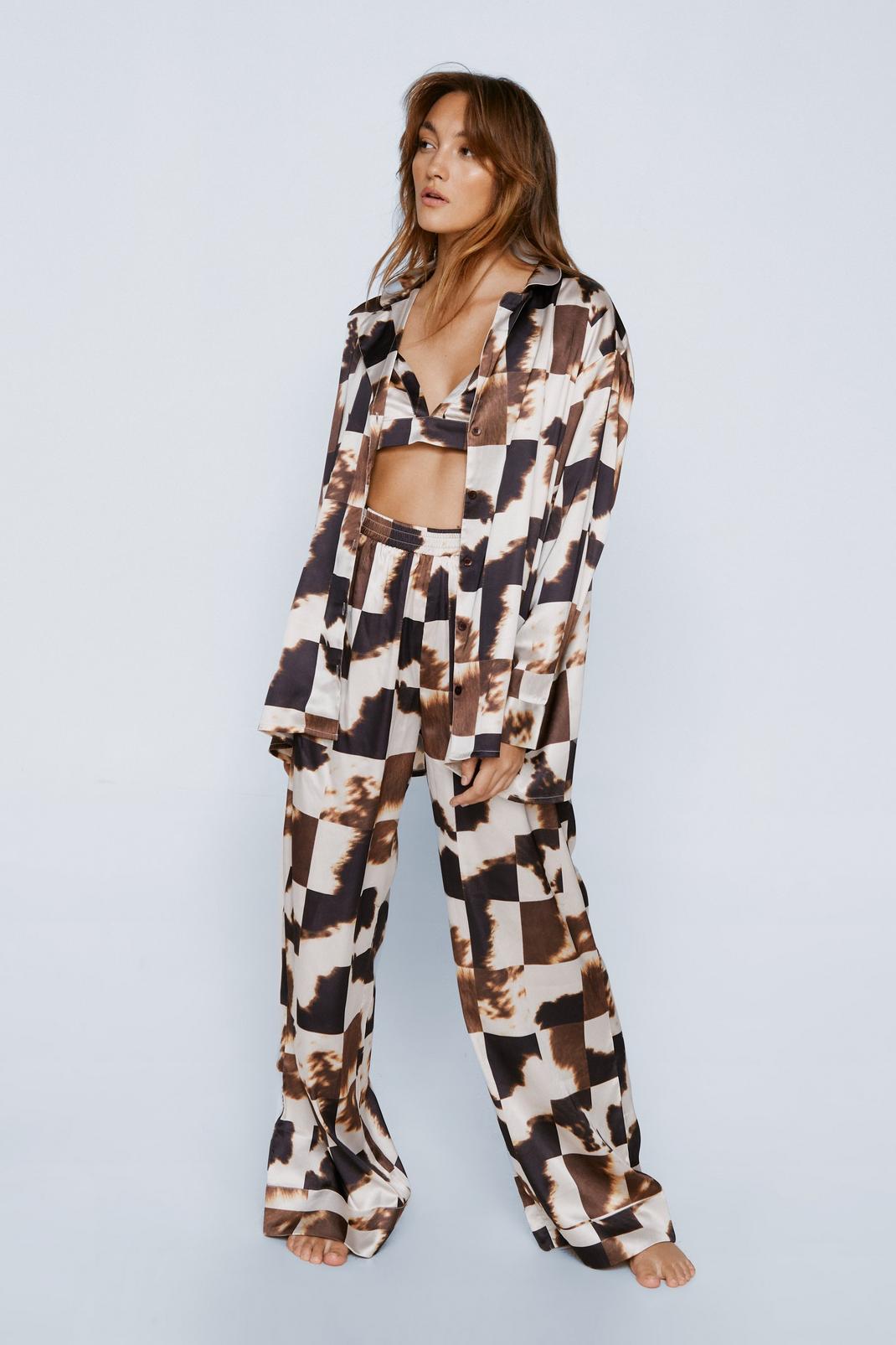 Pyjama recyclé imprimé vache avec bralette, chemisier et pantalon, Chocolate image number 1