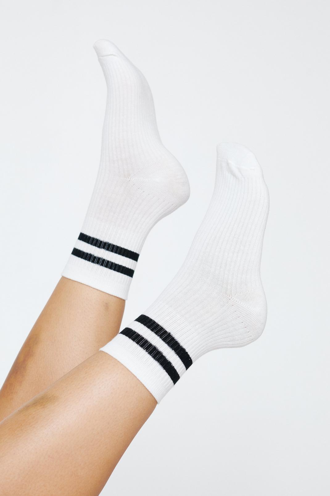 White Stripe Detail Sports Socks image number 1