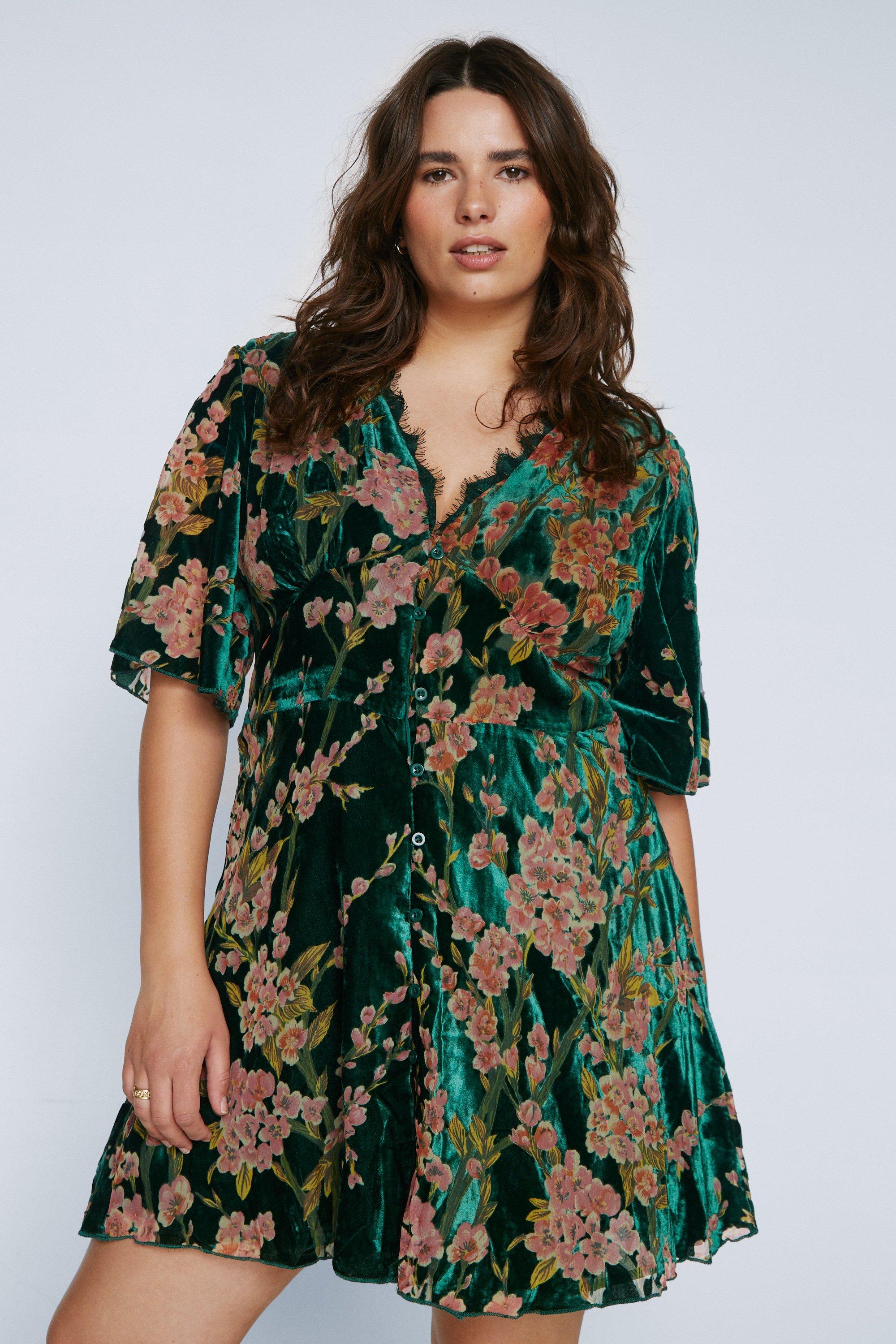 Plus Size Orchid Floral Lace Trim Mini Dress