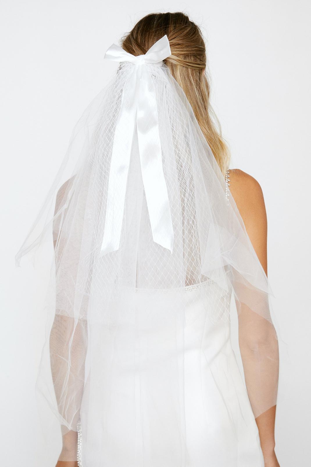 White Satin Bow Netted Mesh Veil Clip image number 1