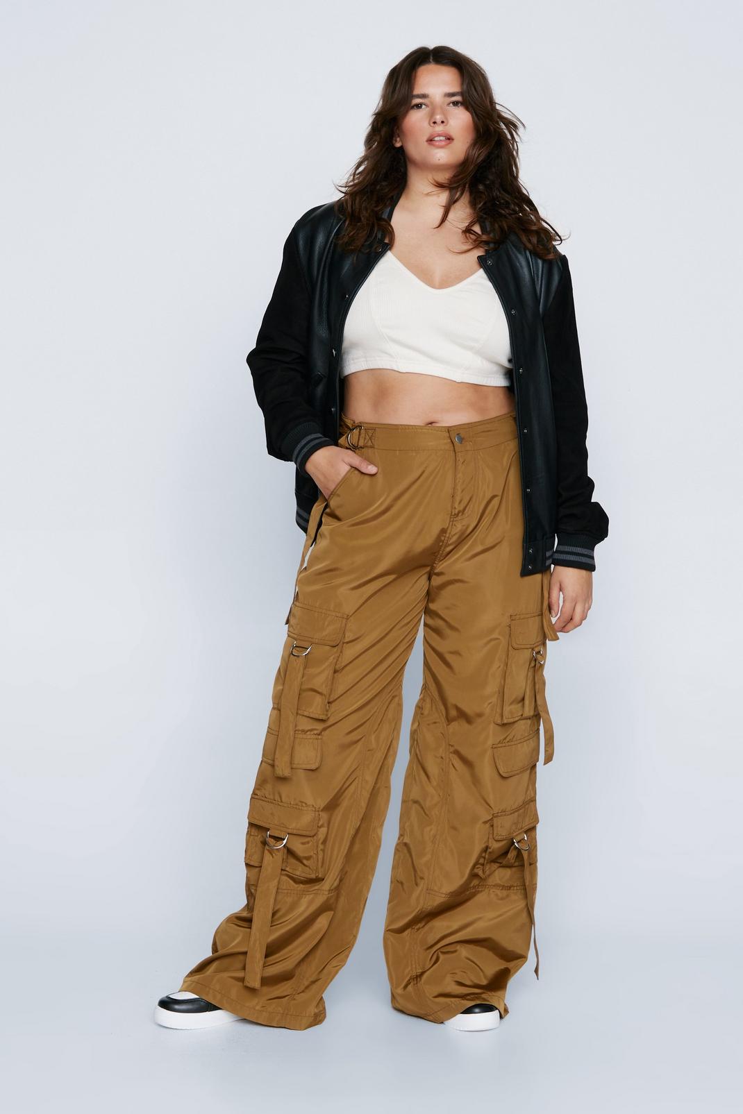 Grande taille - Pantalon cargo large en nylon à poches, Khaki image number 1