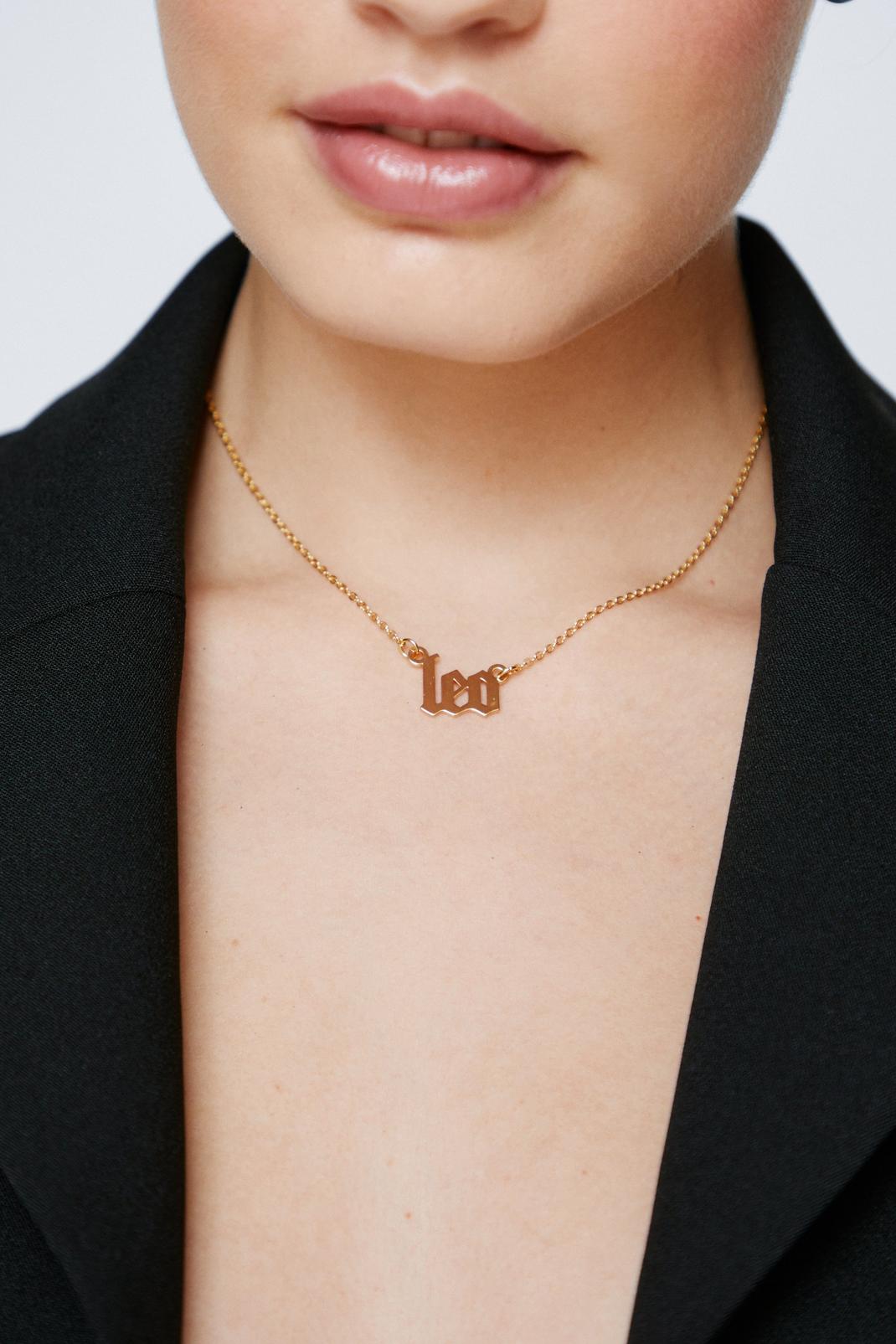 Collier à pendentif Leo, Gold image number 1
