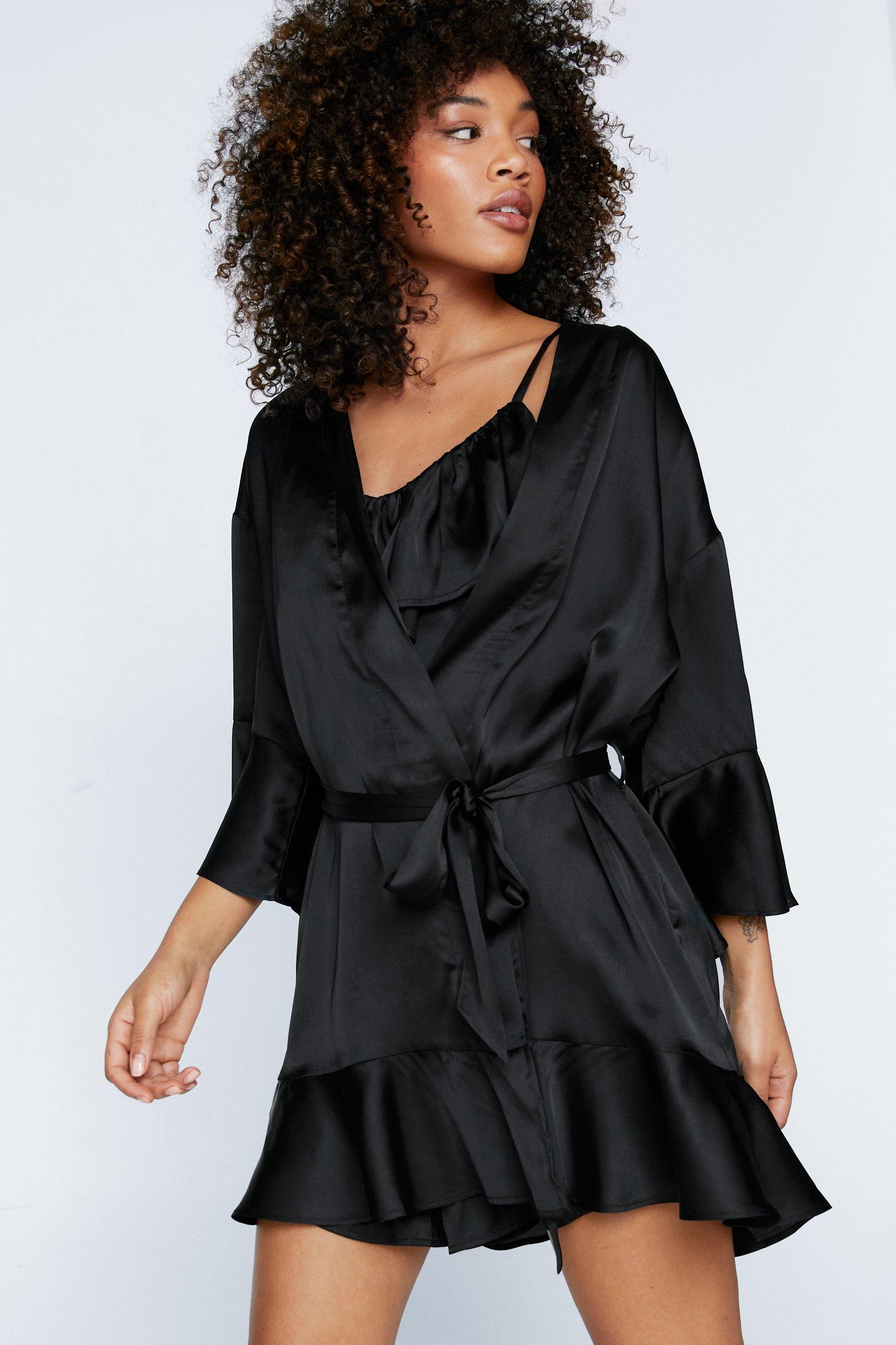 Robe satin 2025 nasty gal