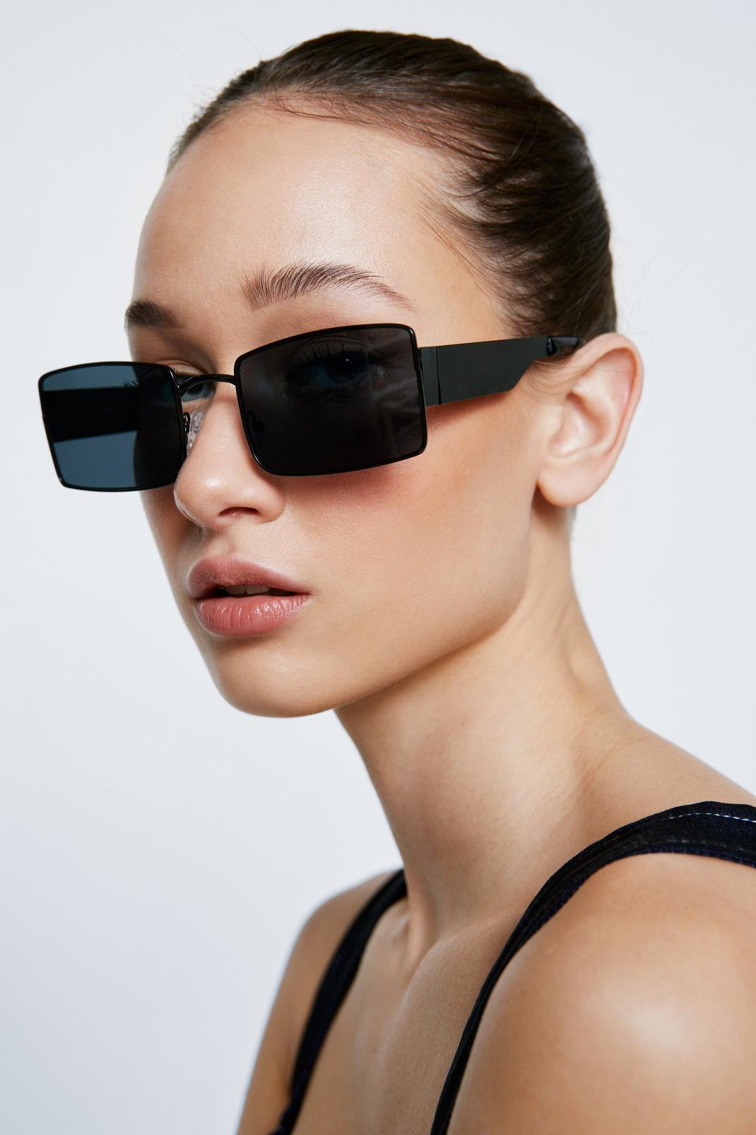 Black Rectangle Thick Frame Sunglasses image number 1