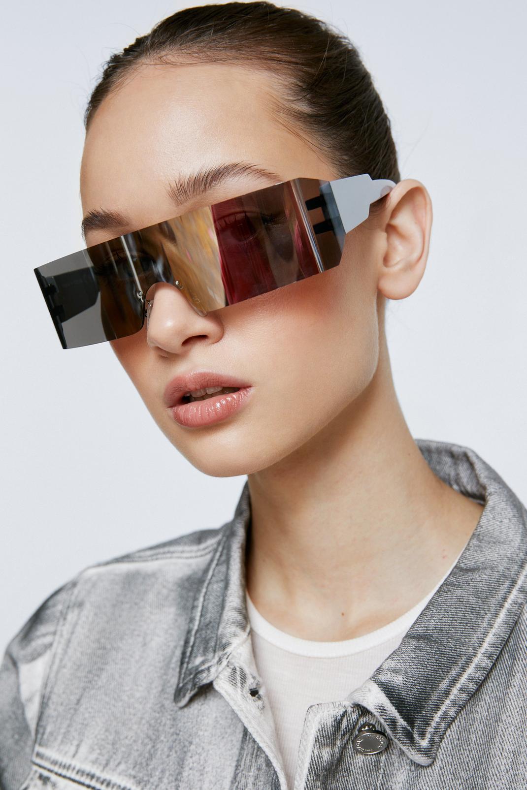 Black Structured Wrap Around Mirrored Lense Sunglasses image number 1