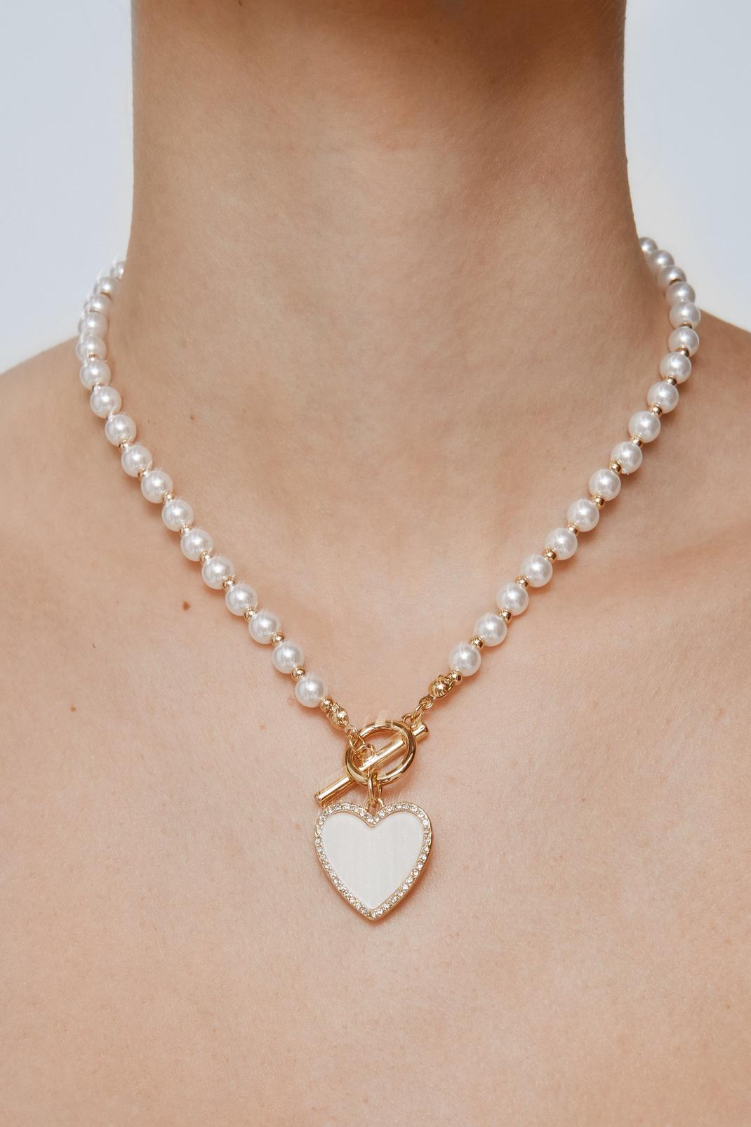 White Diamante Pearl Heart Necklace image number 1