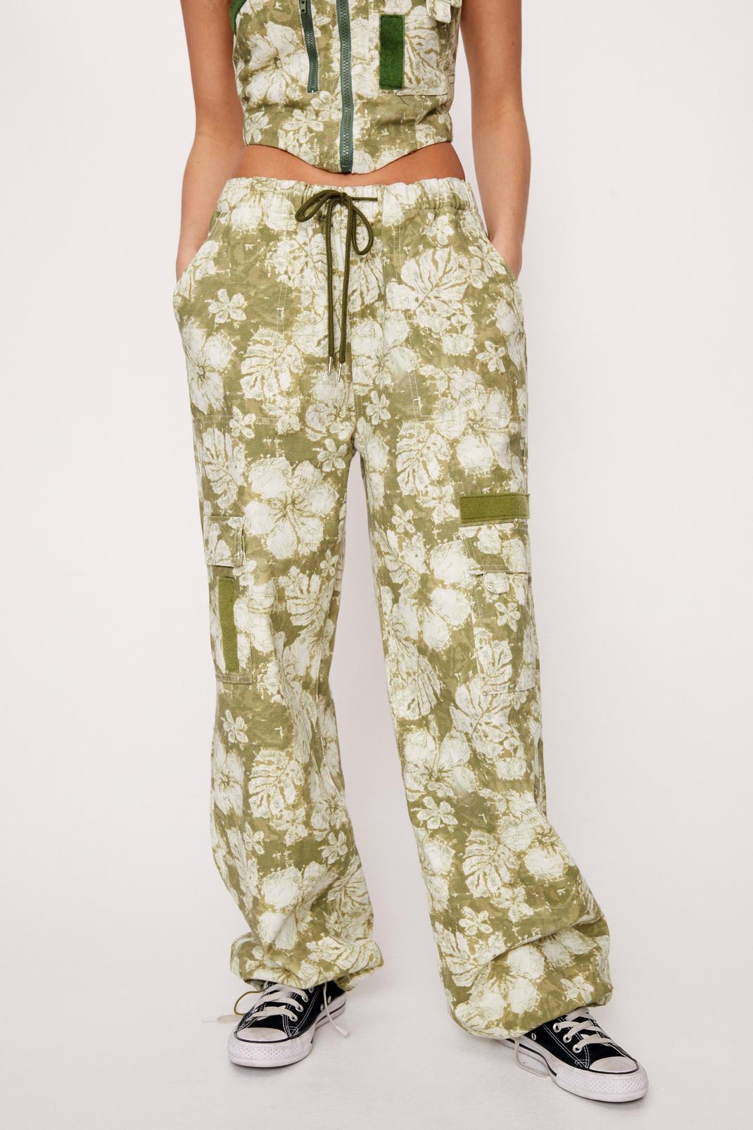 Green Floral Print Pocket Detail Cargo Pants image number 1