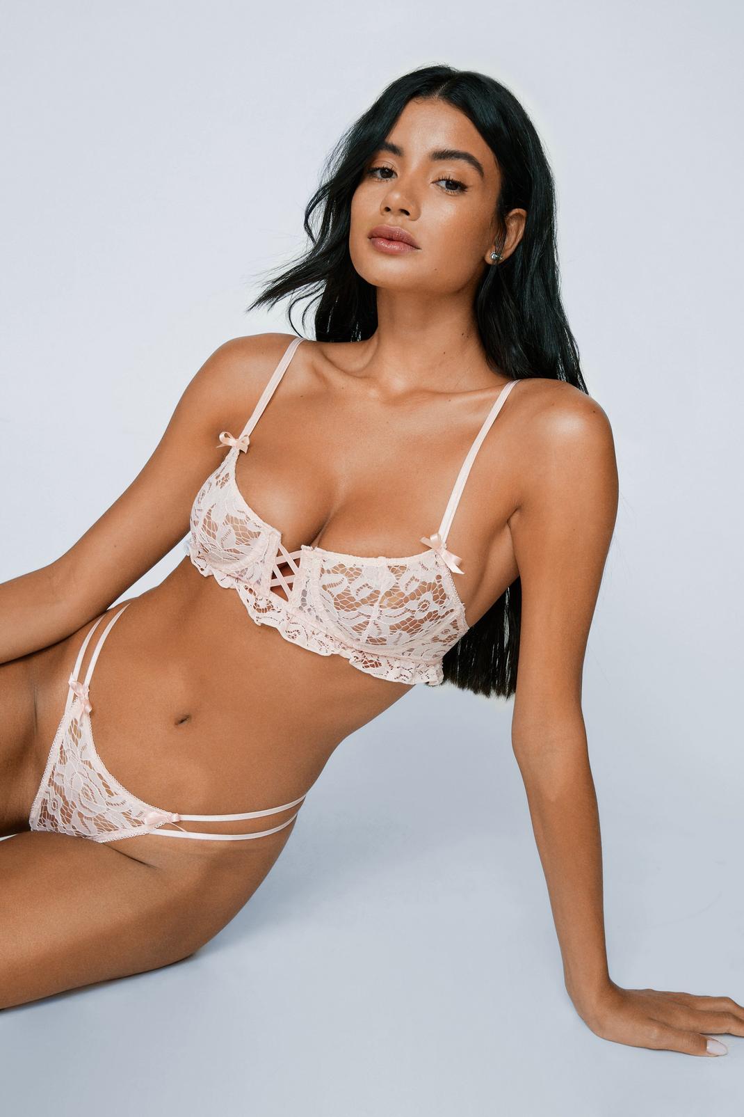 Bra-set Lace Embroidered Pattern Gathered In A Sexy Seamless Bra Single  Piece, Sponge, No Steel Ring, Adjustable Chest Underwear, Front Buckle.  (Color : Natural, Size : 70B=30B=65B): Buy Online at Best Price