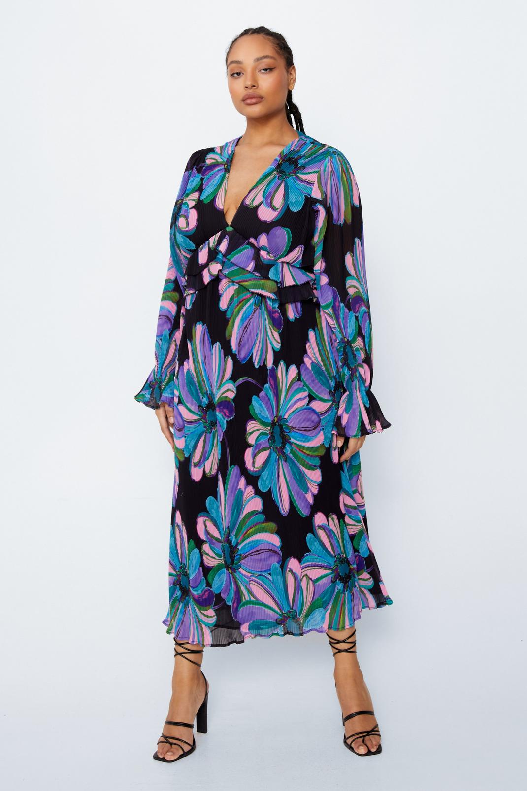Black Plus Size Floral Pleated Maxi Dress image number 1