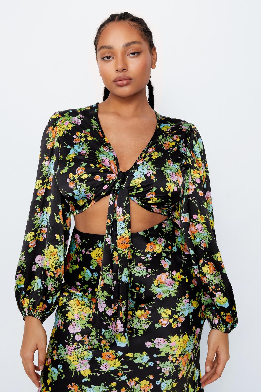 Black Plus Size Floral Tie Front Puff Sleeve Blouse image number 1