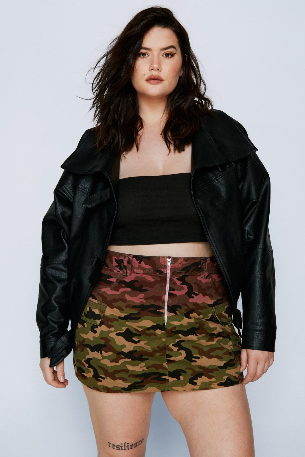 Grande taille -  Mini jupe à imprimé camouflage dégradé , Camo image number 1