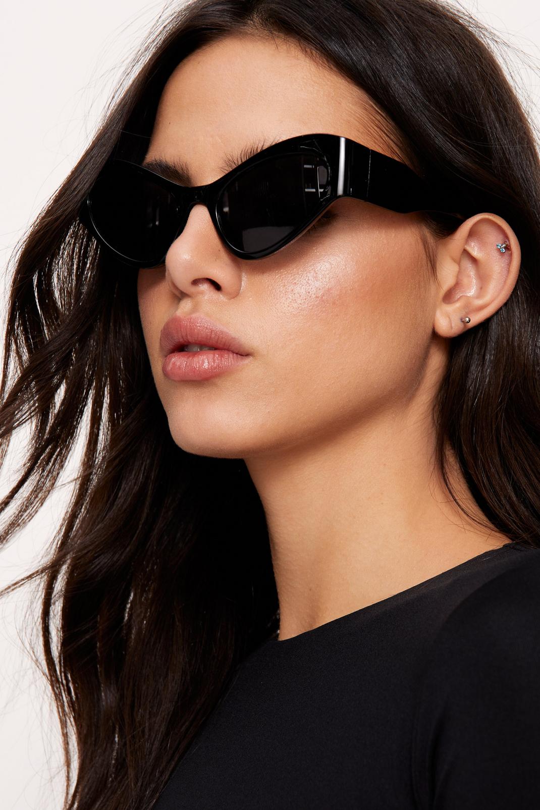 Black Chunky Frame Angular Sunglasses image number 1