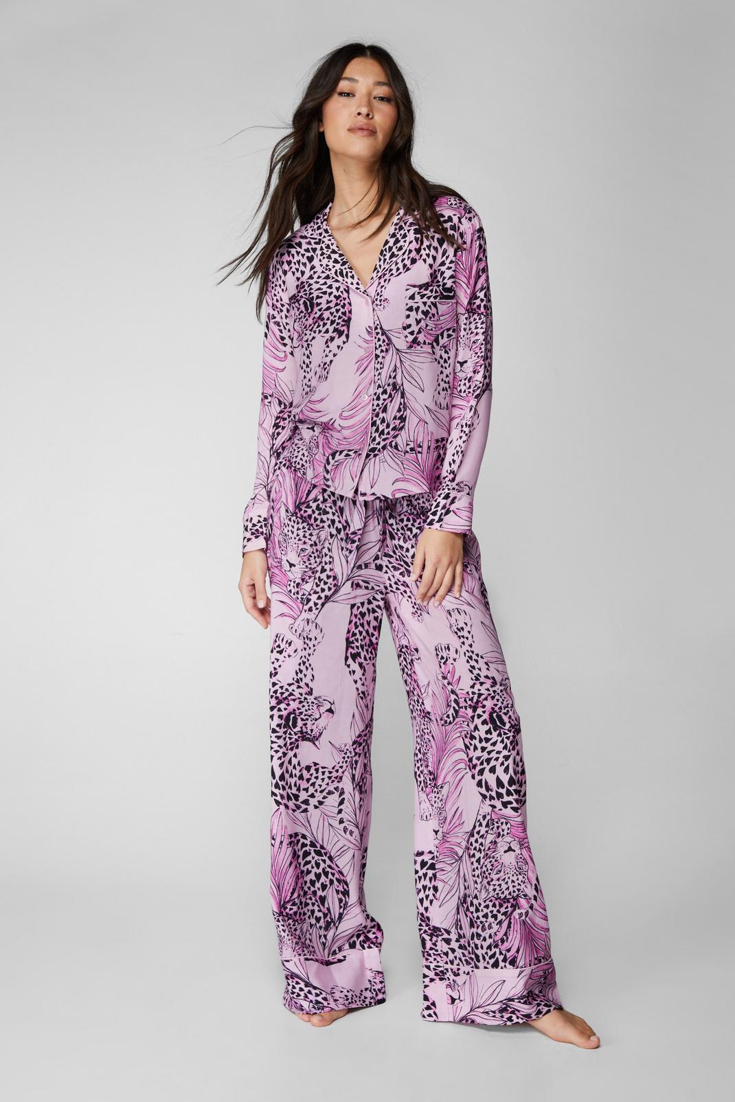 Pyjama léopard avec chemise et pantalon, Mauve image number 1