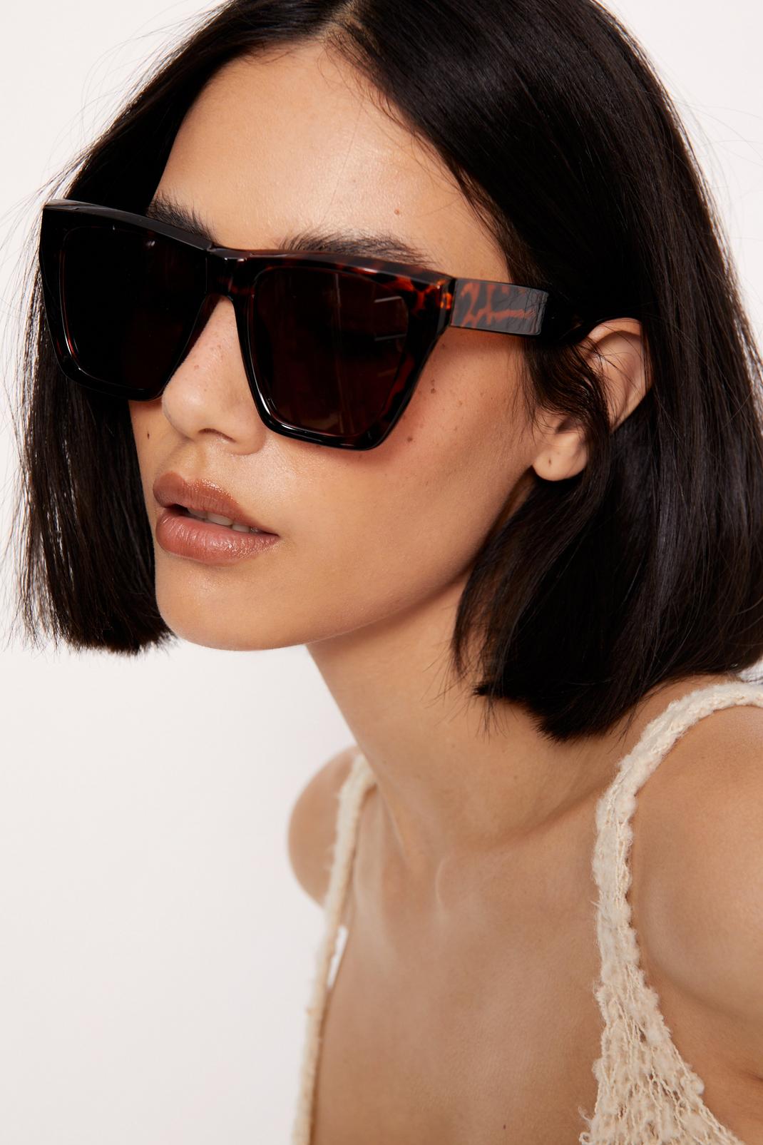 Brown Oversized Square Tortoise Shell Sunglasses image number 1
