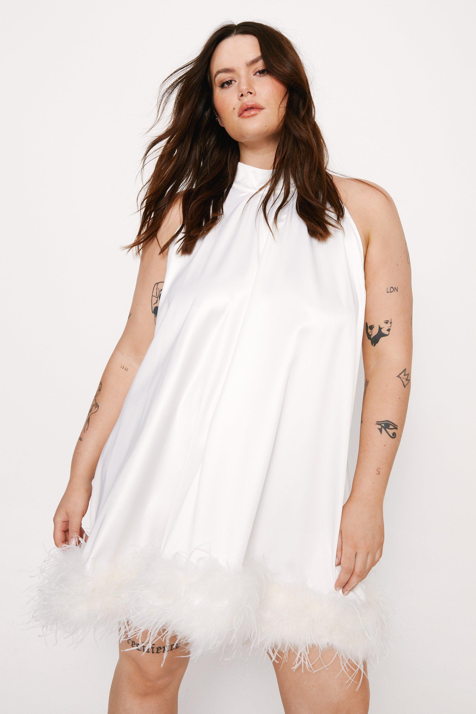 Grande taille Robe patineuse satinee a plumes Nasty Gal