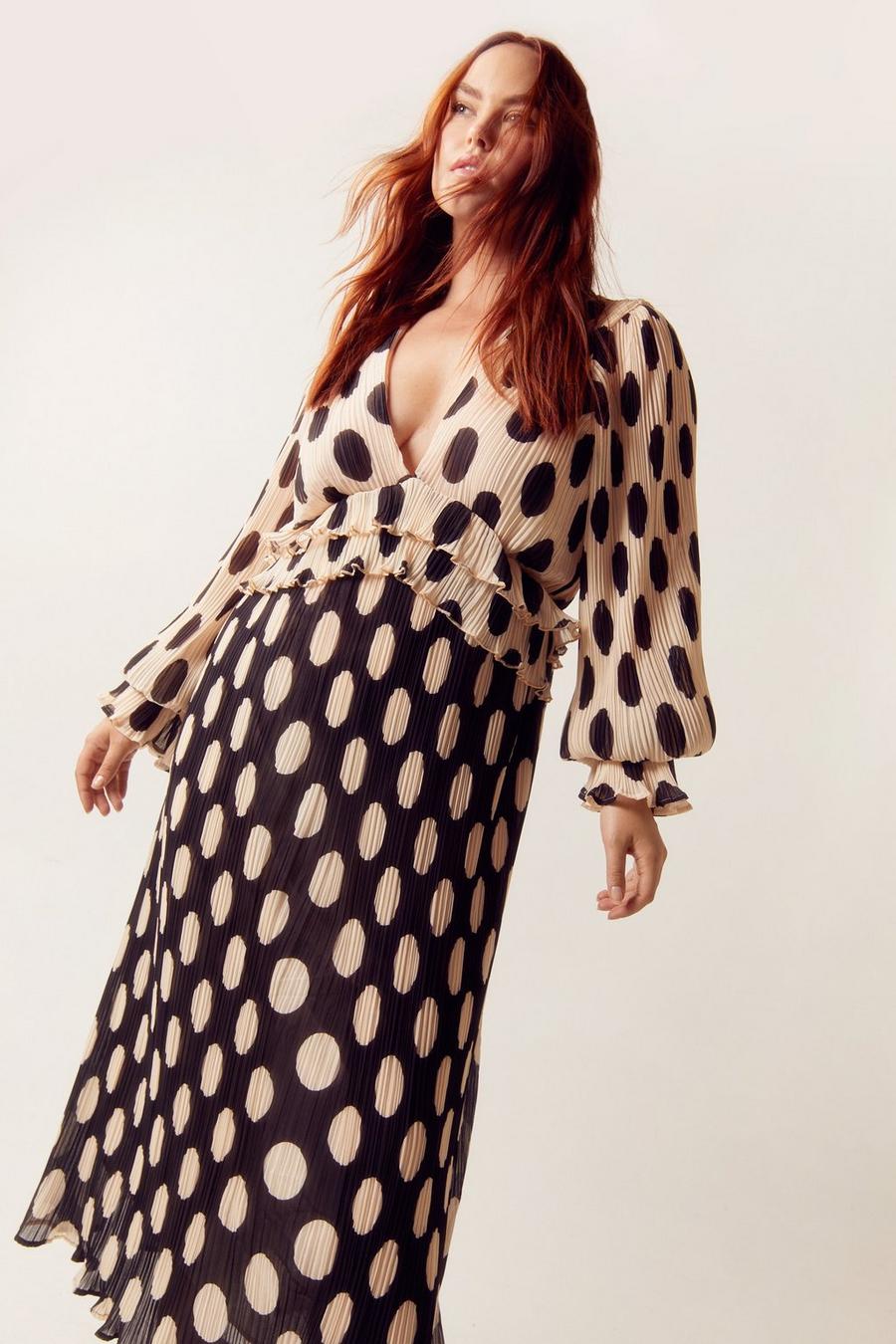 Plus Size Polka Dot Print Pleated Maxi Dress