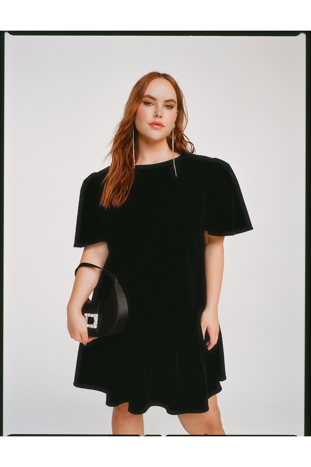Black Plus Size Structured Velvet Puff Sleeve Mini Dress image number 1