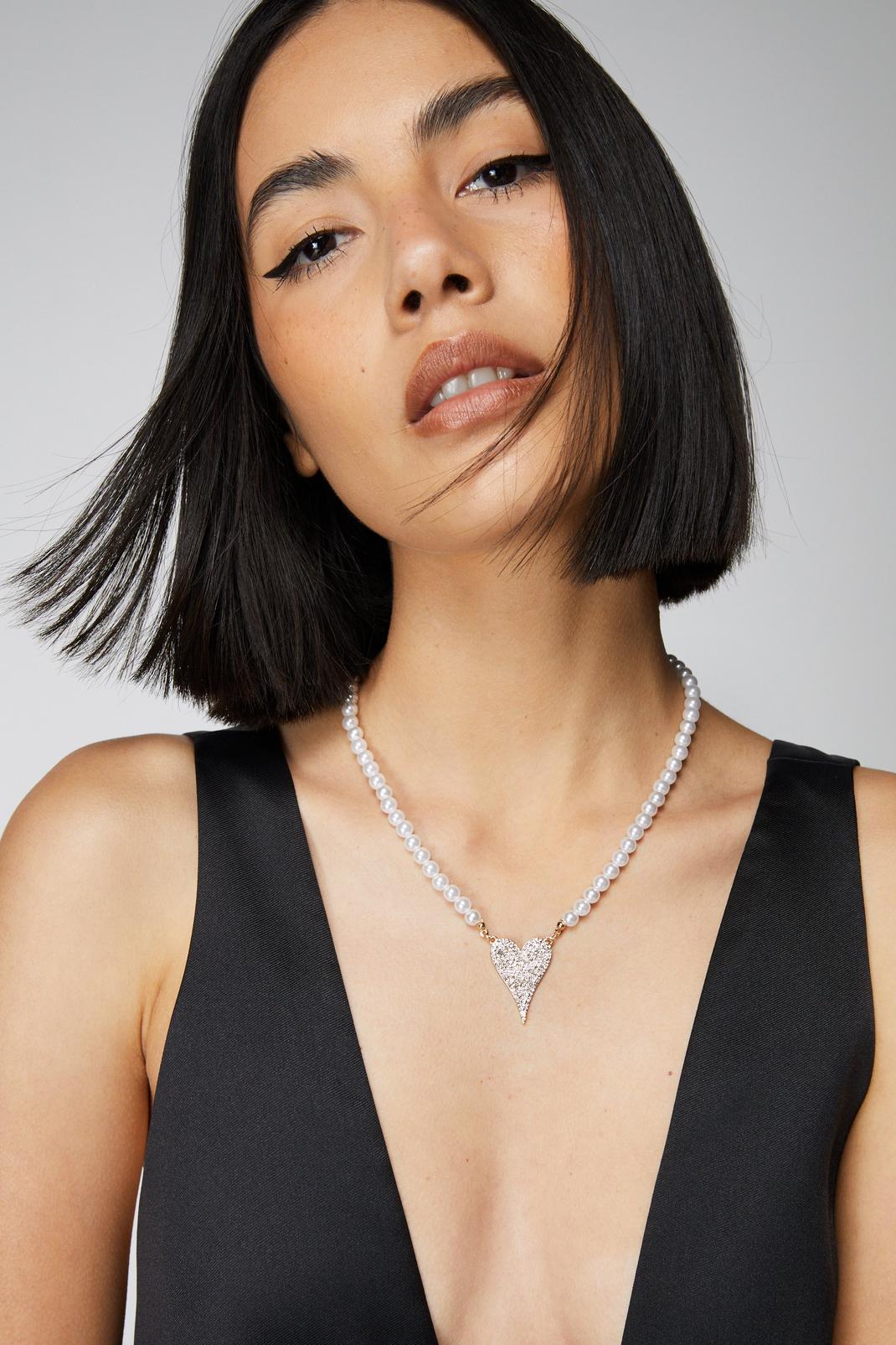 Collier de perles strassées à pendentif cœur , Pearl image number 1