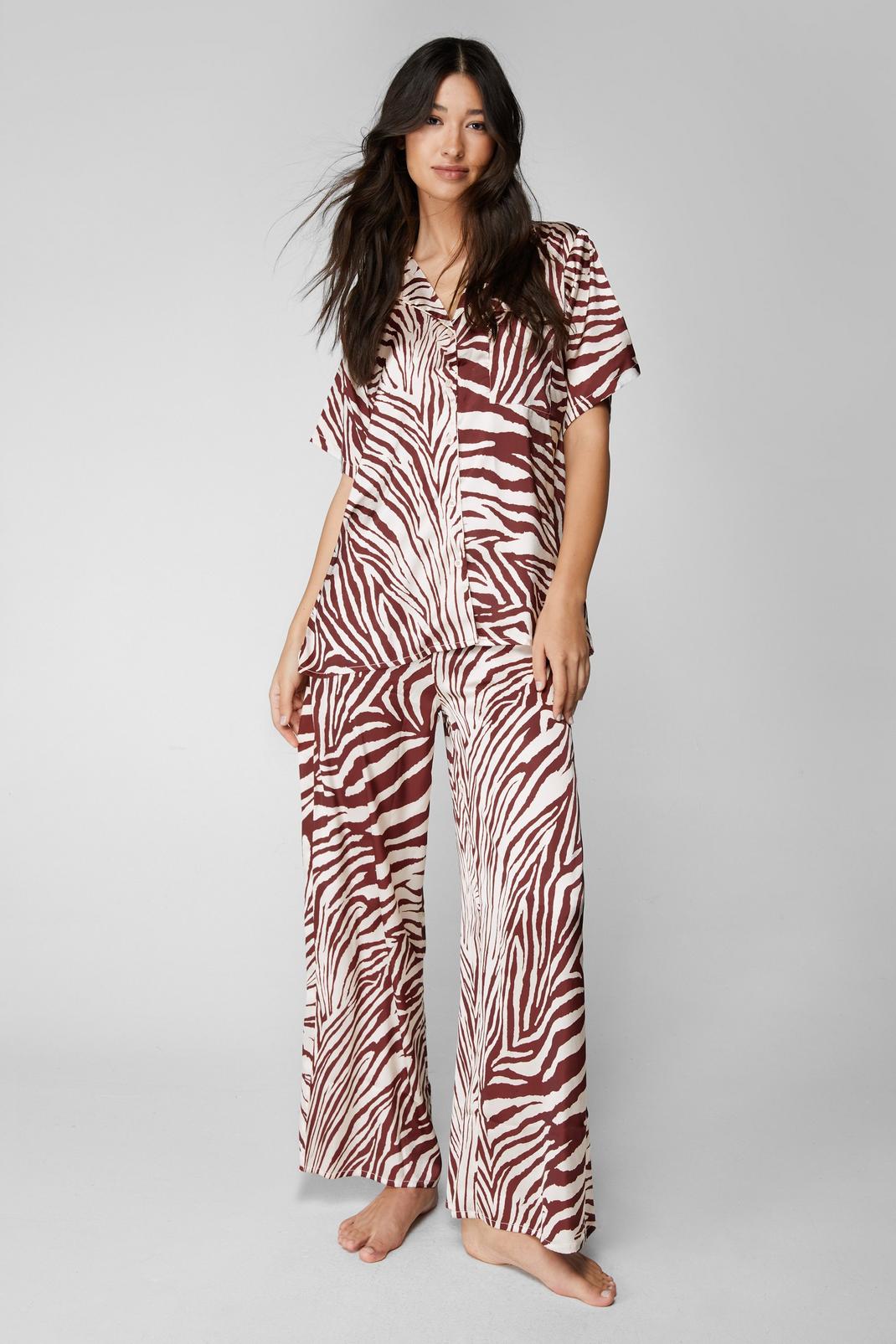 Pyjama oversize satiné imprimé zèbre avec pantalon, Chocolate image number 1